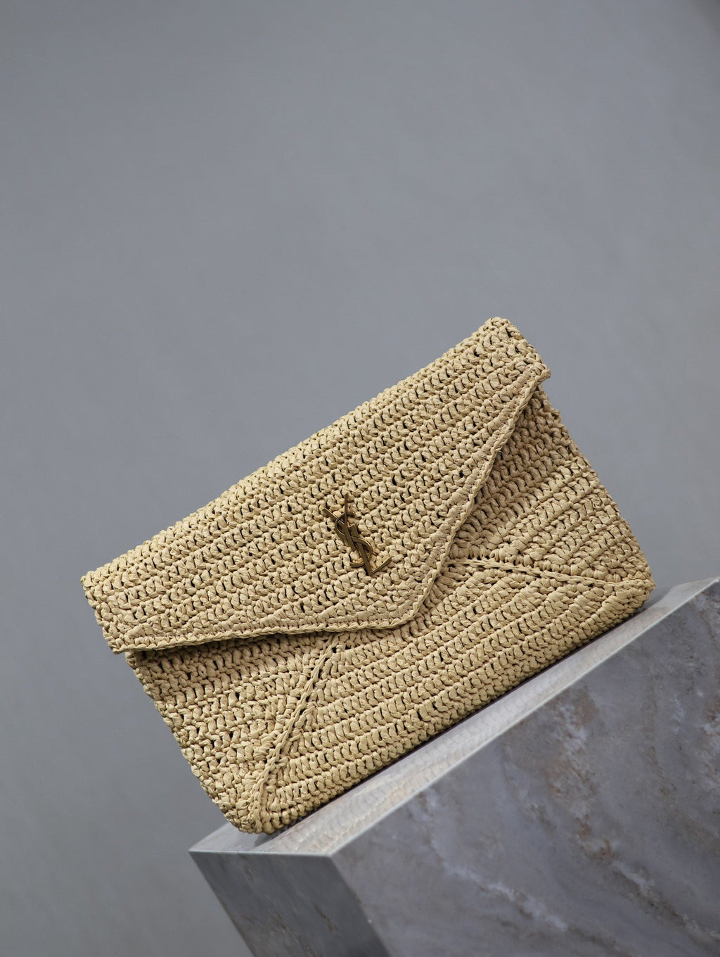 SAINT LAURENT ENVELOPE CLUTCH 29 IN BEIGE RAFFIA