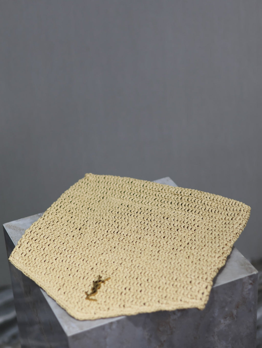 SAINT LAURENT ENVELOPE CLUTCH 29 IN BEIGE RAFFIA