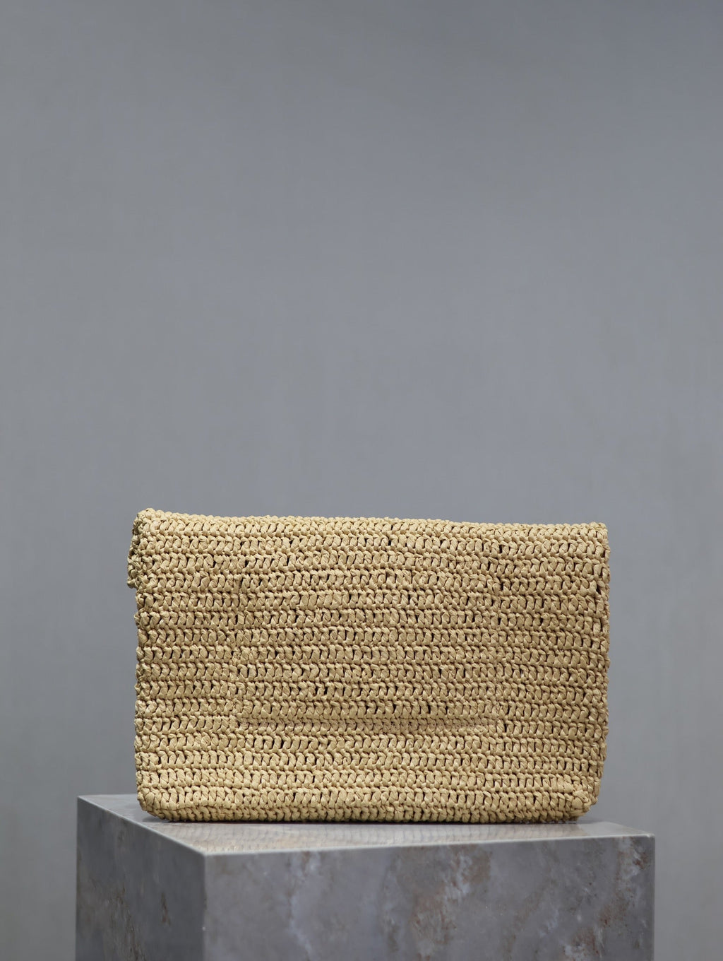 SAINT LAURENT ENVELOPE CLUTCH 29 IN BEIGE RAFFIA
