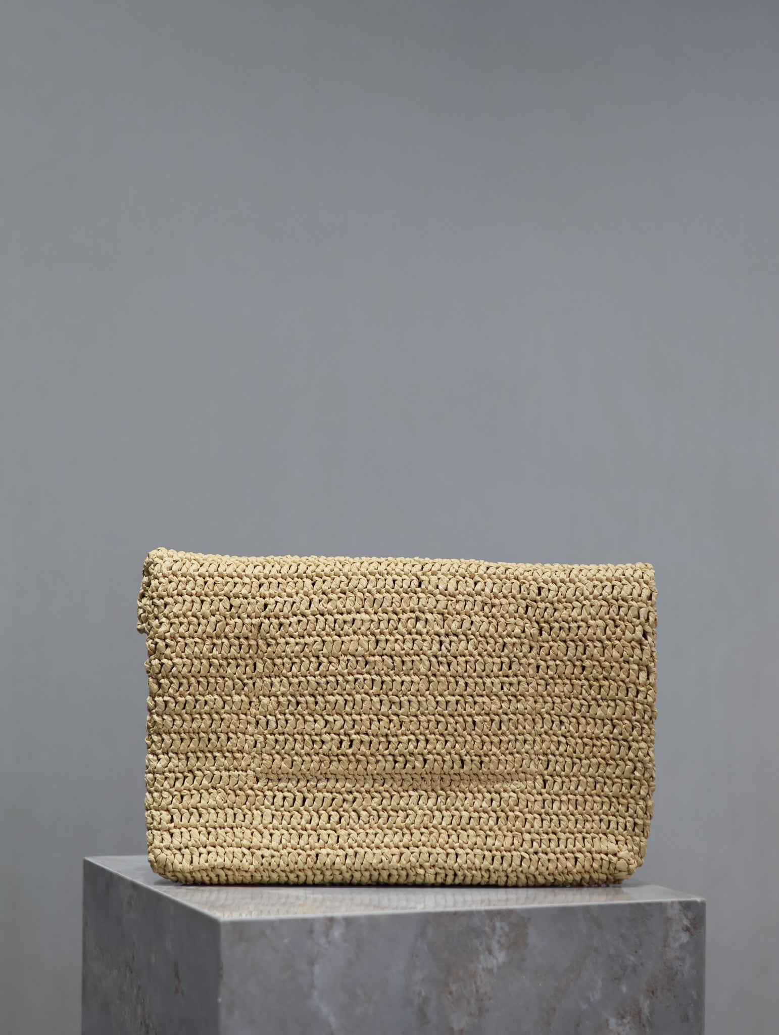 SAINT LAURENT ENVELOPE CLUTCH 29 IN BEIGE RAFFIA