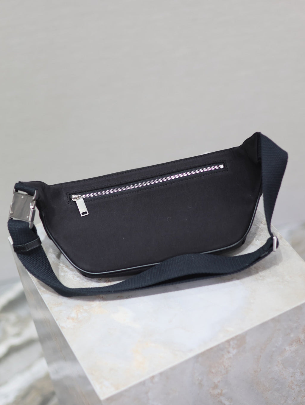 SAINT LAURENT YSL 25S CLASSIC CROSSBODY BAG 26 IN BLACK CANVAS SILVER HARDWRE