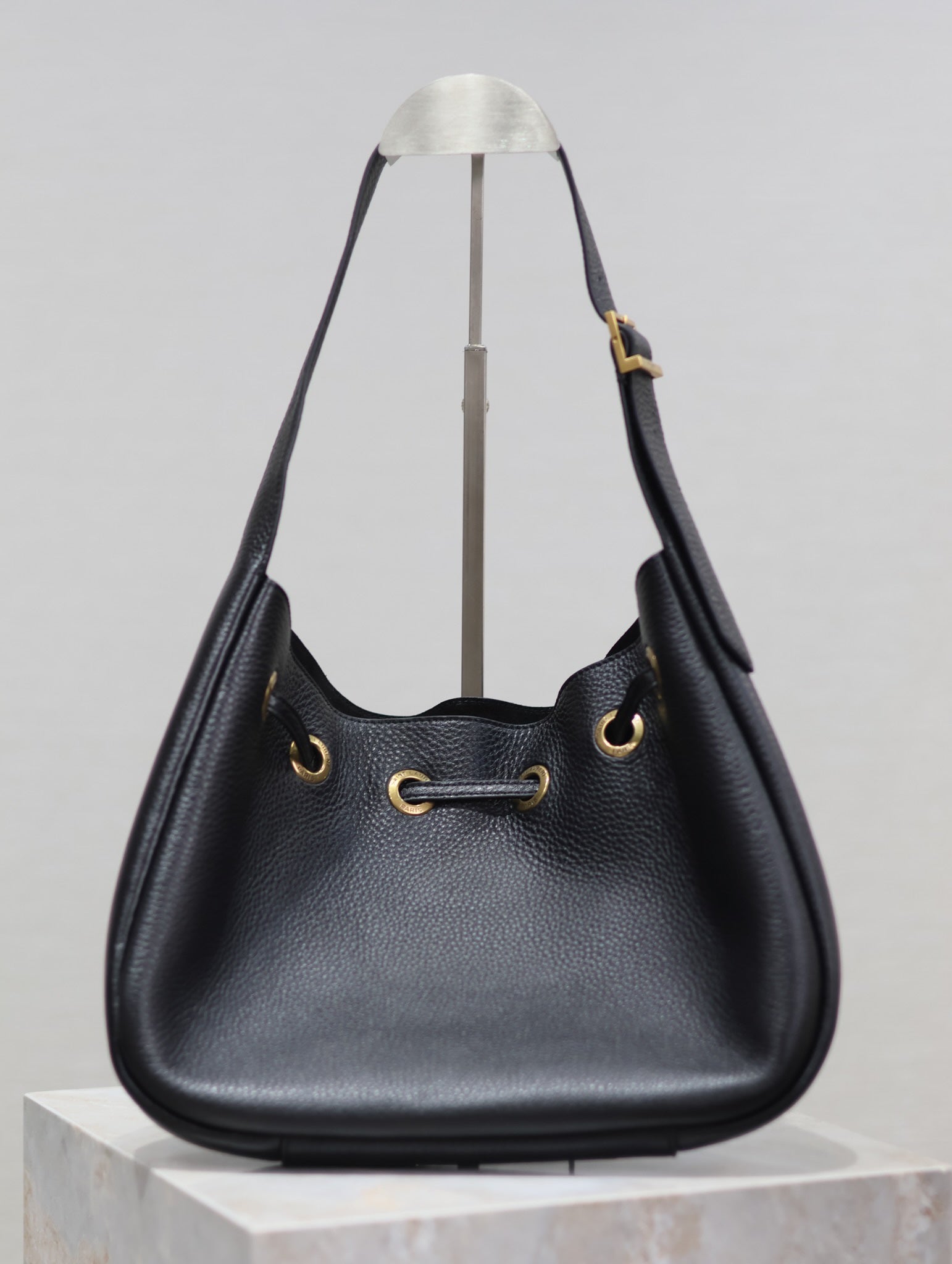 SAINT LAURENT PARIS VII SMALL HOBO 30 IN BLACK GRAINED LEATHER GOLD HARDWARE