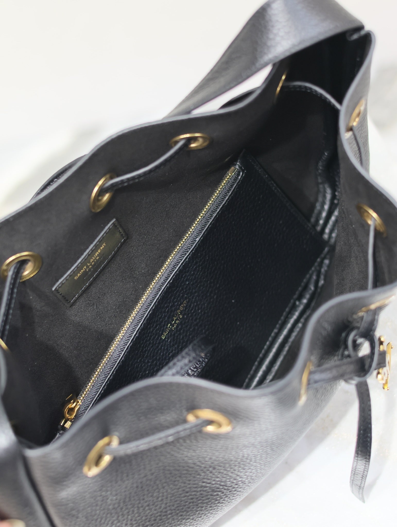 SAINT LAURENT PARIS VII SMALL HOBO 30 IN BLACK GRAINED LEATHER GOLD HARDWARE