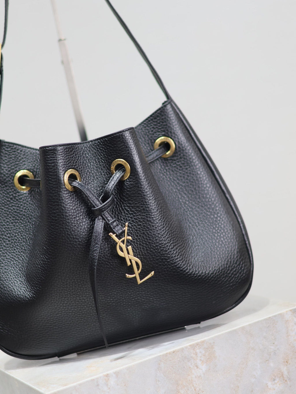 SAINT LAURENT PARIS VII SMALL HOBO 30 IN BLACK GRAINED LEATHER GOLD HARDWARE