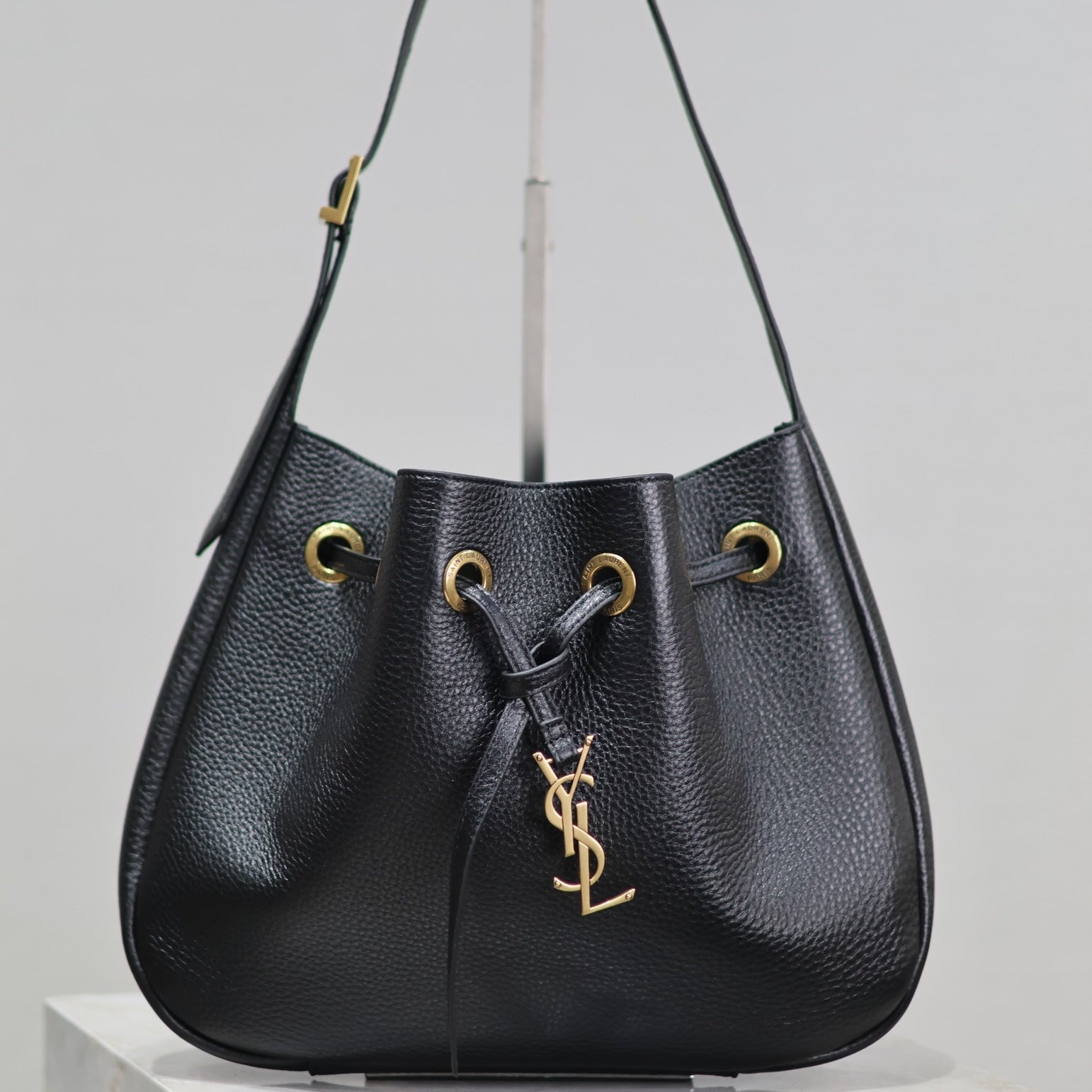 SAINT LAURENT PARIS VII SMALL HOBO 30 IN BLACK GRAINED LEATHER GOLD HARDWARE