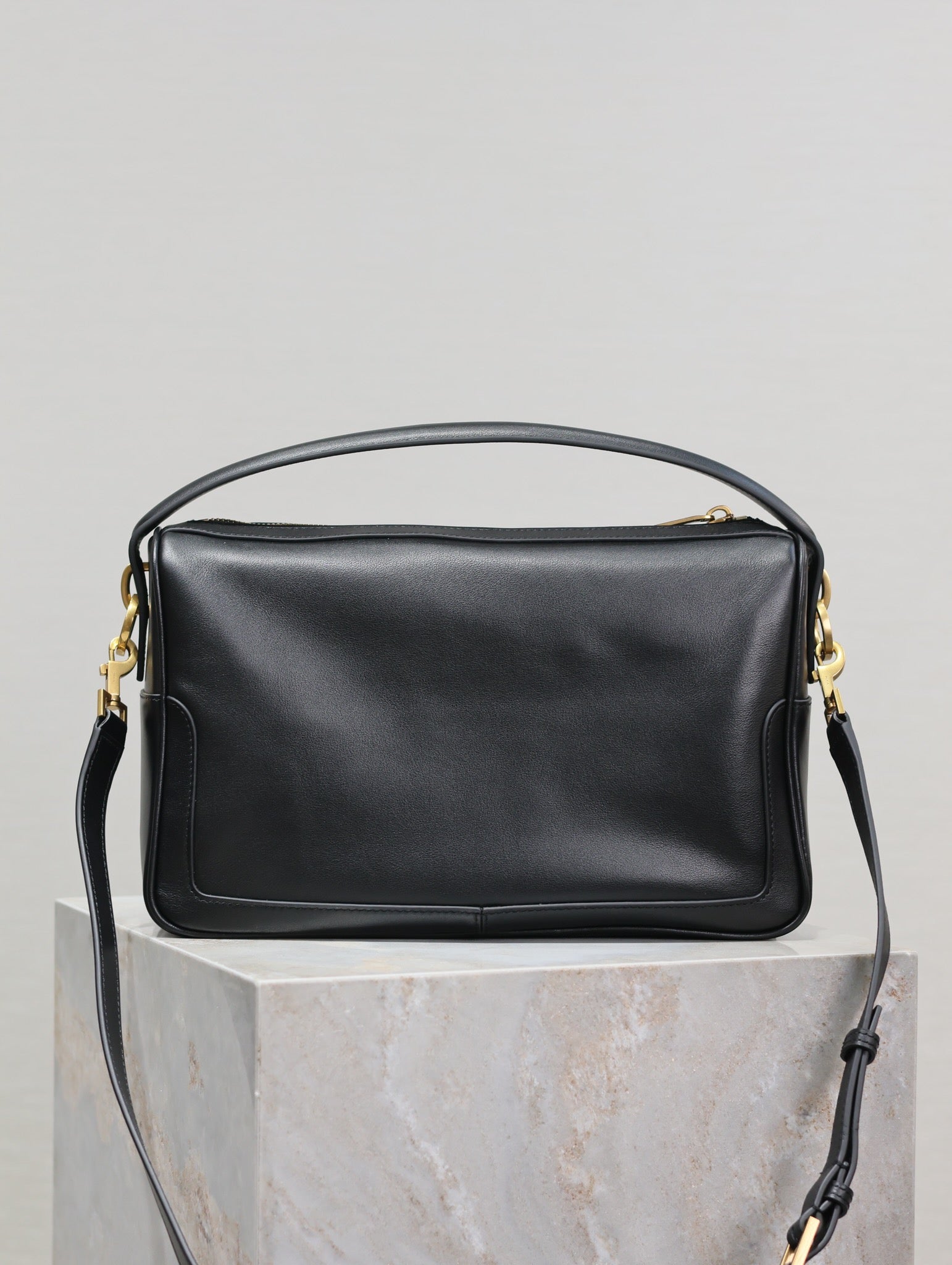 SAINT LAURENT CAMERA SUPPLE BAG 28 IN BLACK SMOOTH LAMBSKIN GOLD HARDWARE