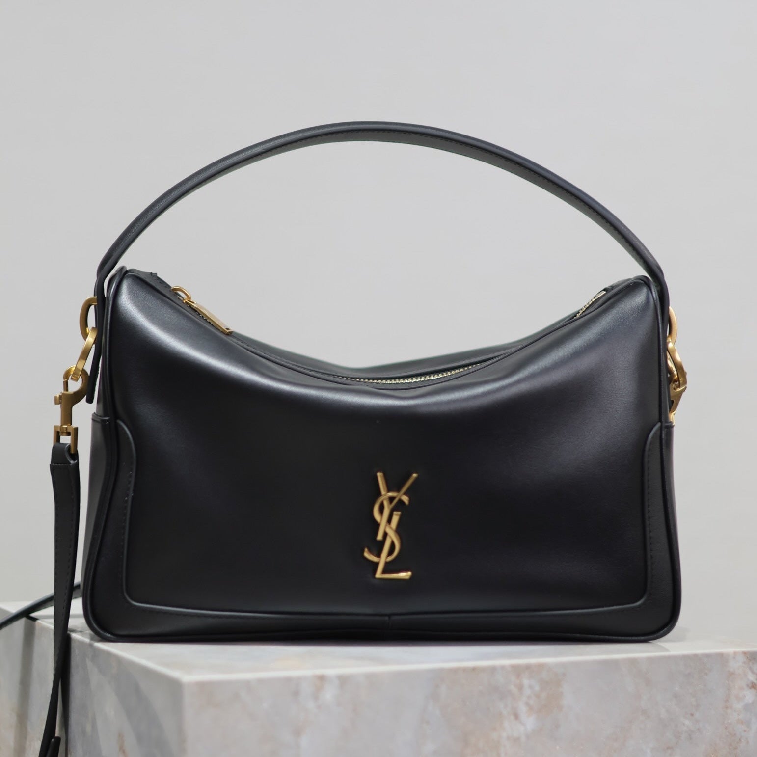 SAINT LAURENT CAMERA SUPPLE BAG 28 IN BLACK SMOOTH LAMBSKIN GOLD HARDWARE