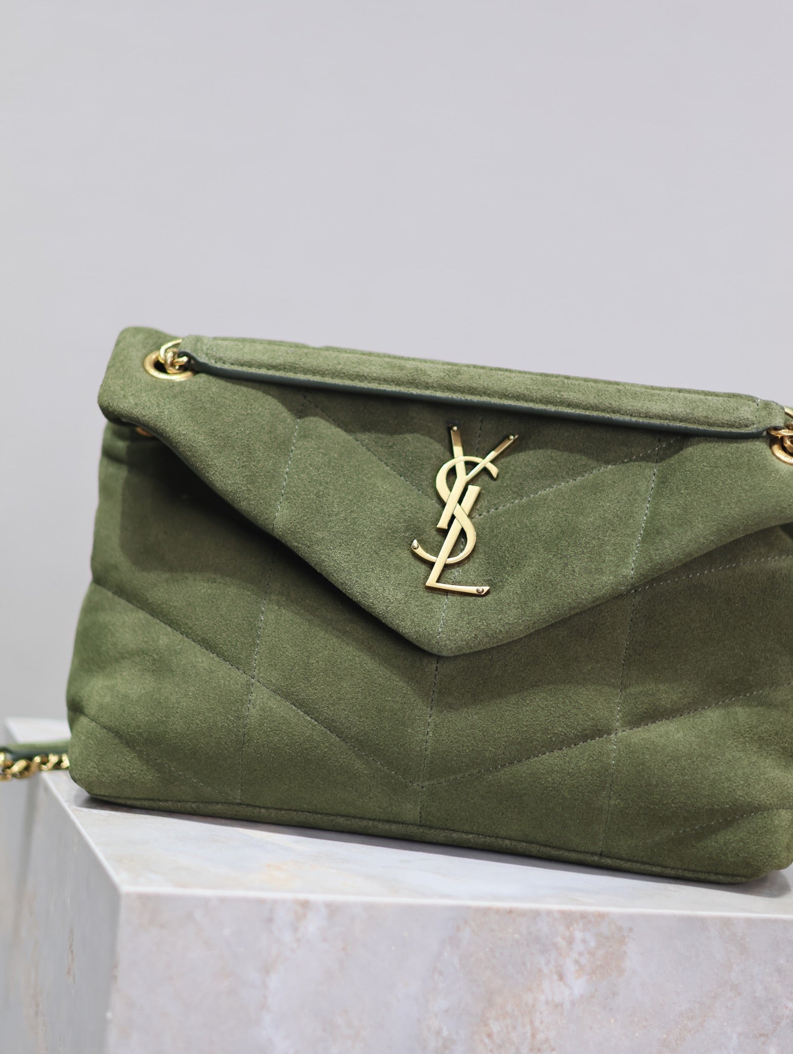 SAINT LAURENT YSL 25S LOULOU PUFFER MM 29 IN GREEN SUEDE GOLD HARDWRE