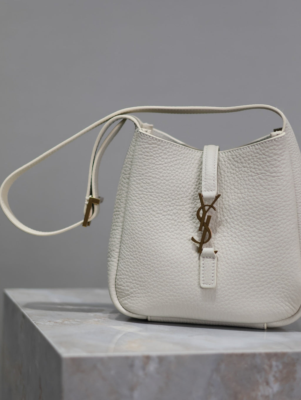 SAINT LAURENT YSL 25S LE 5 À 7 BAG 16 IN BLANC VINTAGE GRAINED CALFSKIN GOLD HARDWARE