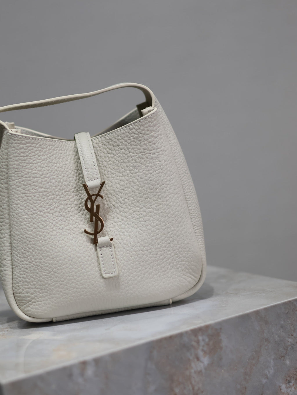 SAINT LAURENT YSL 25S LE 5 À 7 BAG 16 IN BLANC VINTAGE GRAINED CALFSKIN GOLD HARDWARE