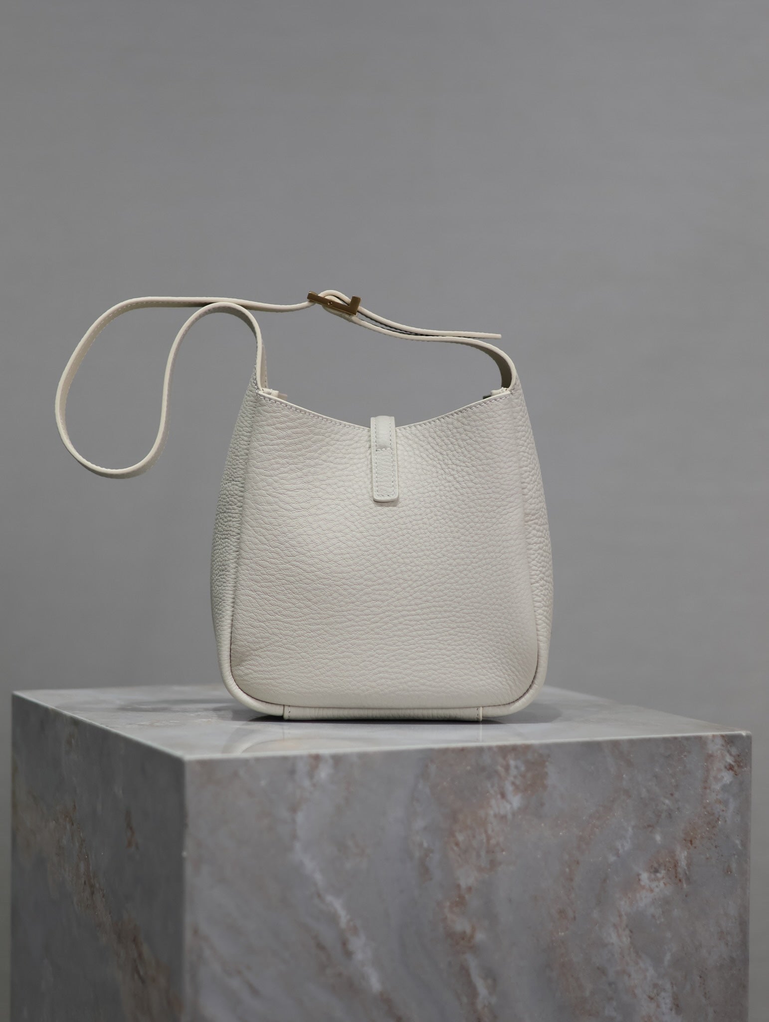 SAINT LAURENT YSL 25S LE 5 À 7 BAG 16 IN BLANC VINTAGE GRAINED CALFSKIN GOLD HARDWRE