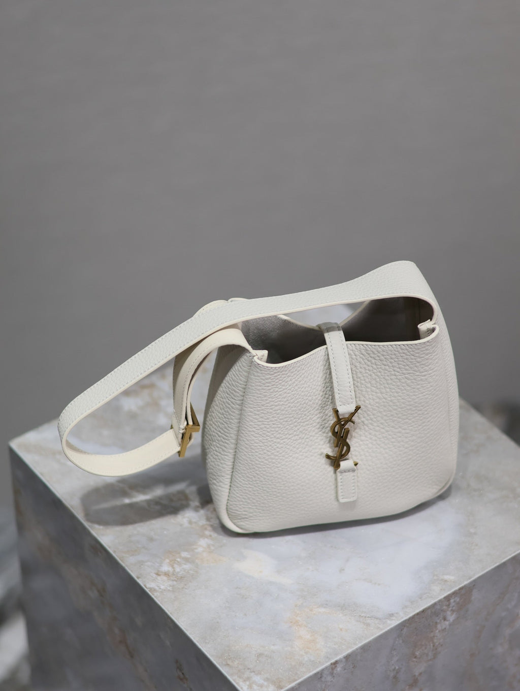 SAINT LAURENT YSL 25S LE 5 À 7 BAG 16 IN BLANC VINTAGE GRAINED CALFSKIN GOLD HARDWRE