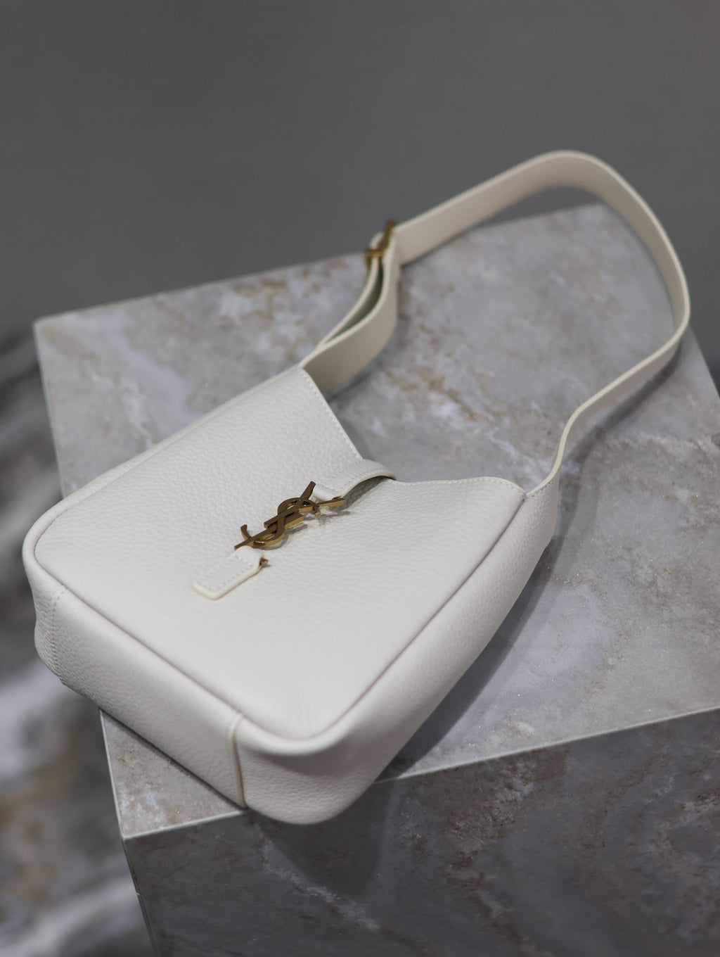 SAINT LAURENT YSL 25S LE 5 À 7 BAG 16 IN BLANC VINTAGE GRAINED CALFSKIN GOLD HARDWRE