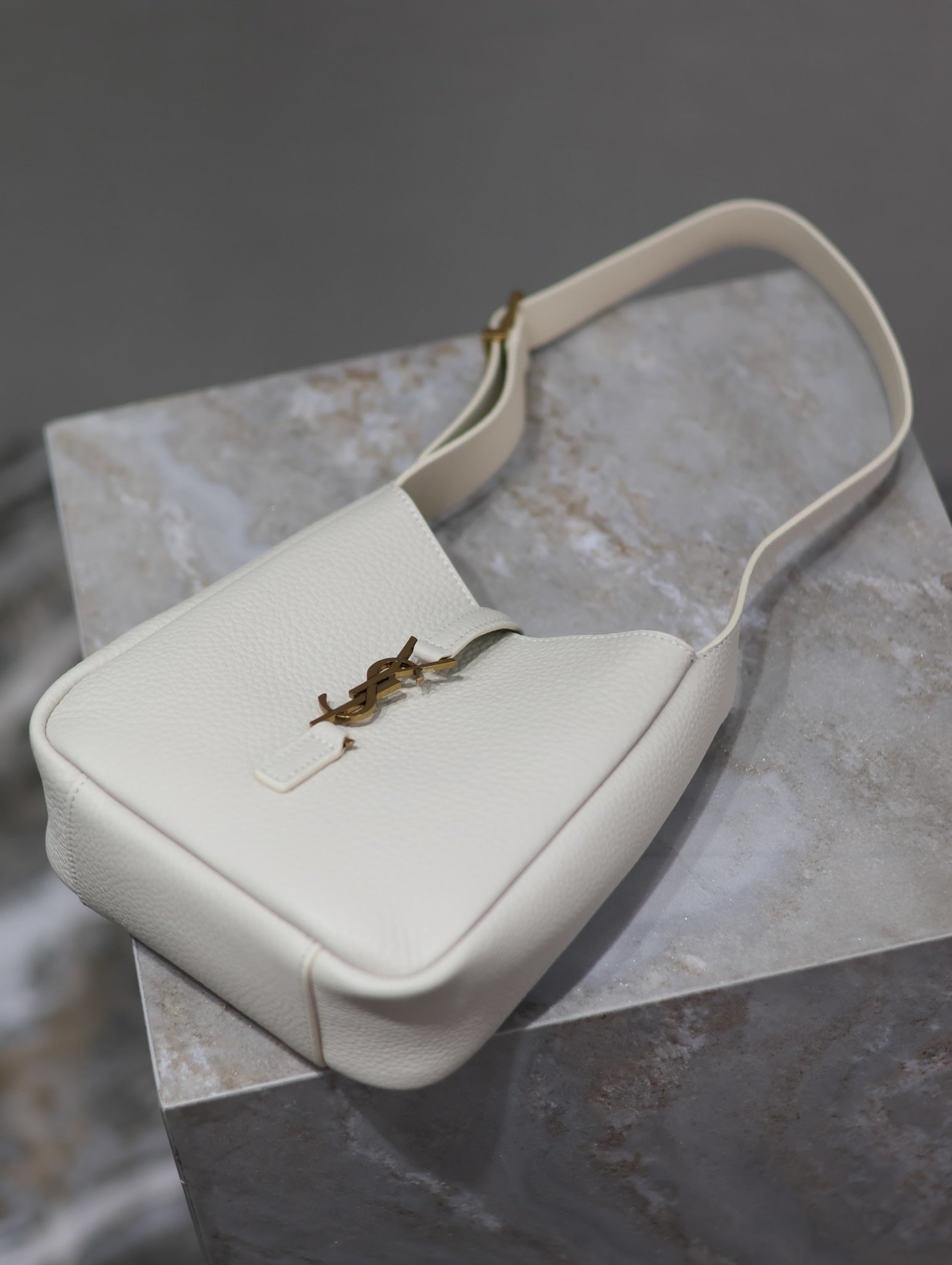 SAINT LAURENT YSL 25S LE 5 À 7 BAG 16 IN BLANC VINTAGE GRAINED CALFSKIN GOLD HARDWRE