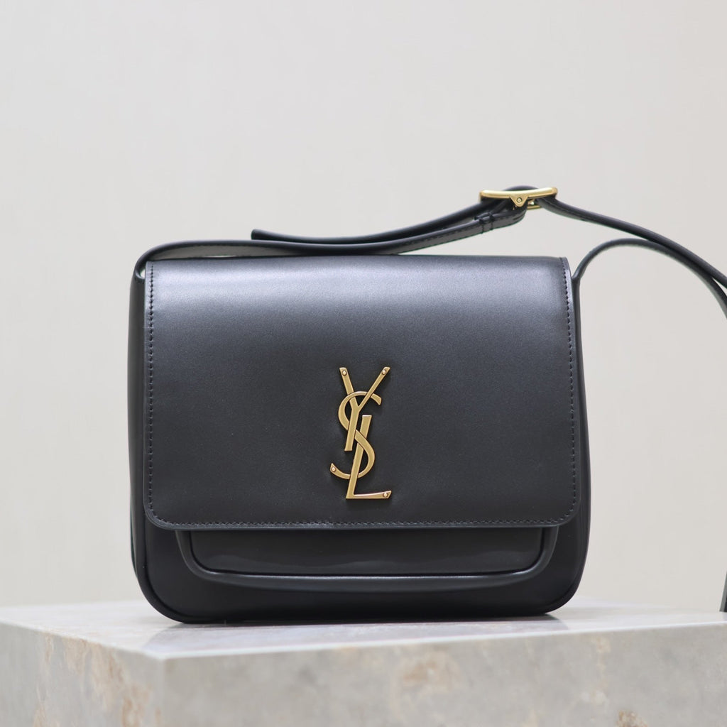 SAINT LAURENT NIKI BABY 22 IN BLACK CALFSKIN GOLD LOGO