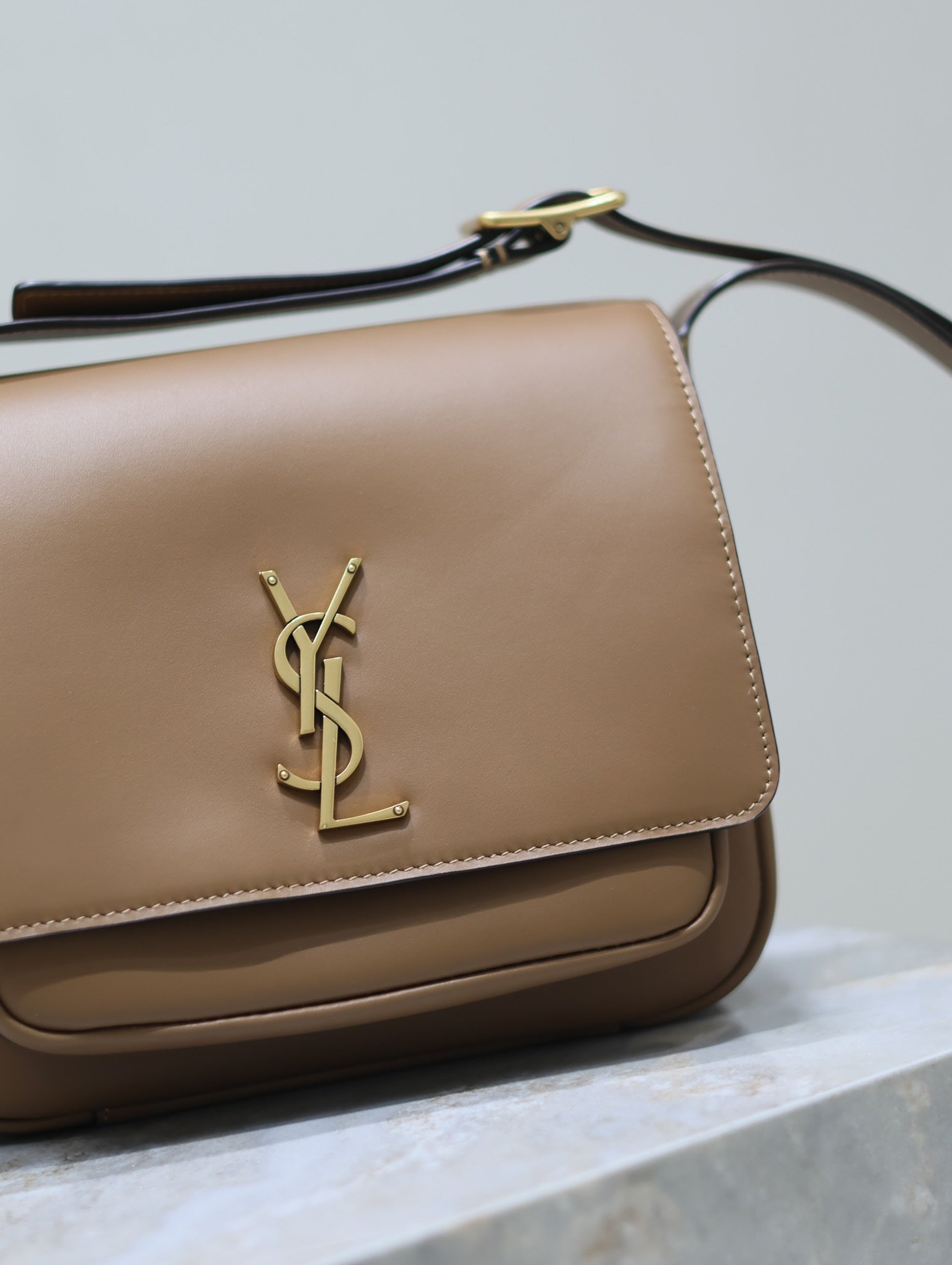SAINT LAURENT YSL 25S NIKI BABY 22 IN BROWN CALFSKIN GOLD HARDWRE