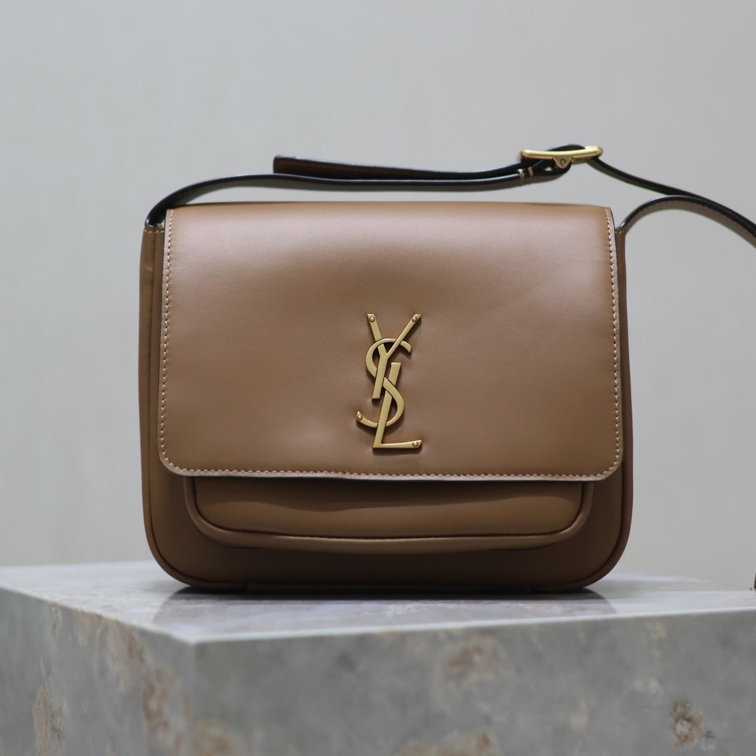 SAINT LAURENT YSL 25S NIKI BABY 22 IN BROWN CALFSKIN GOLD HARDWARE