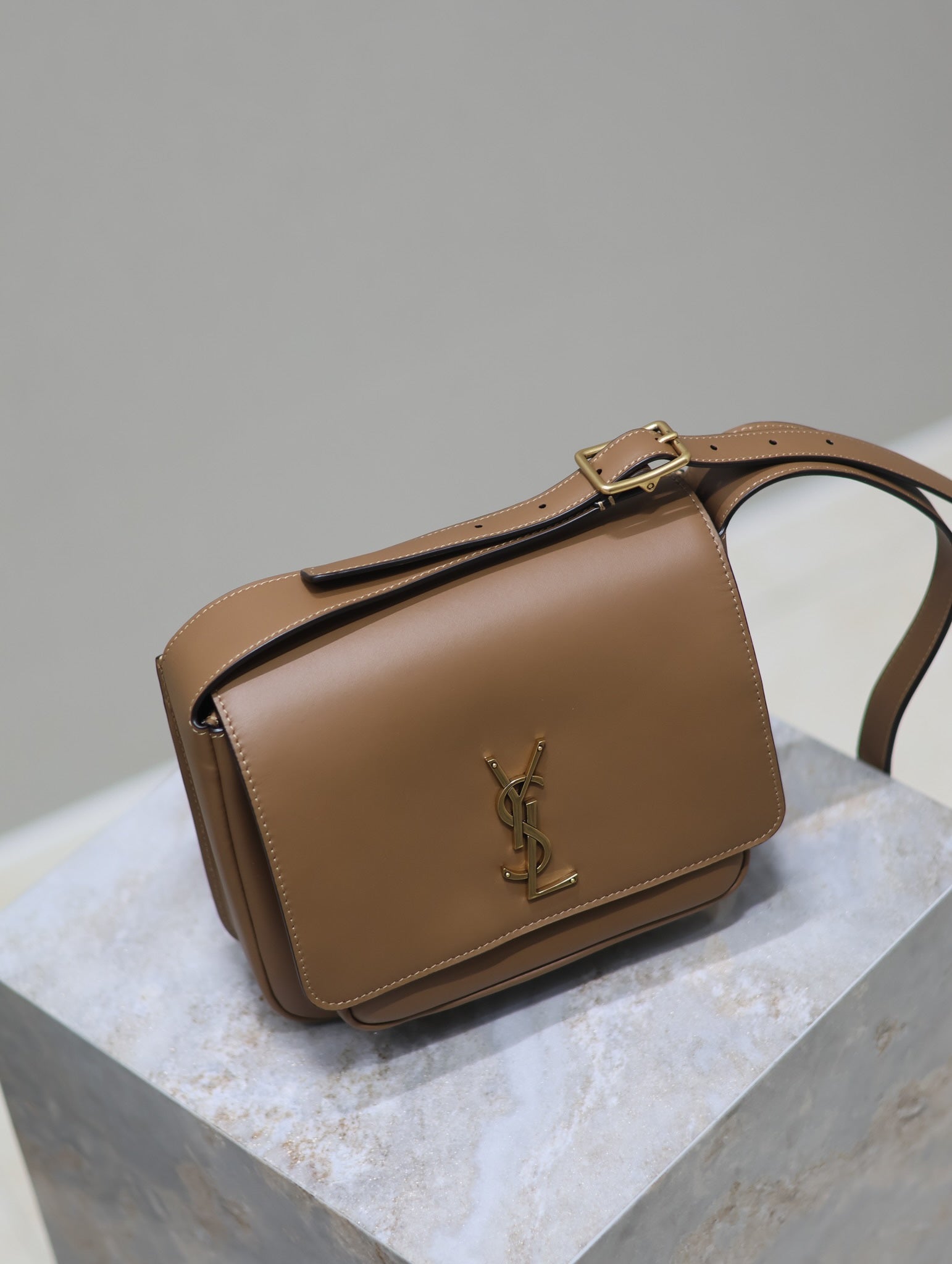 SAINT LAURENT YSL 25S NIKI BABY 22 IN BROWN CALFSKIN GOLD HARDWRE