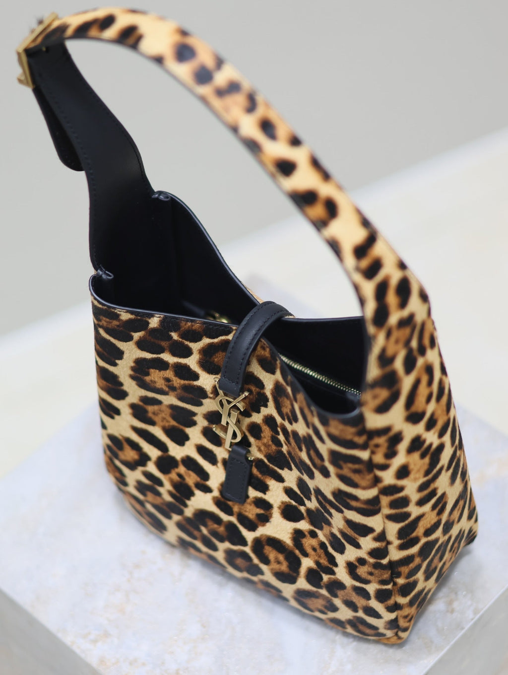 SAINT LAURENT LE 5 À 7 SMALL SUPPLE 23 IN LEOPARD PRINT CALFSKIN