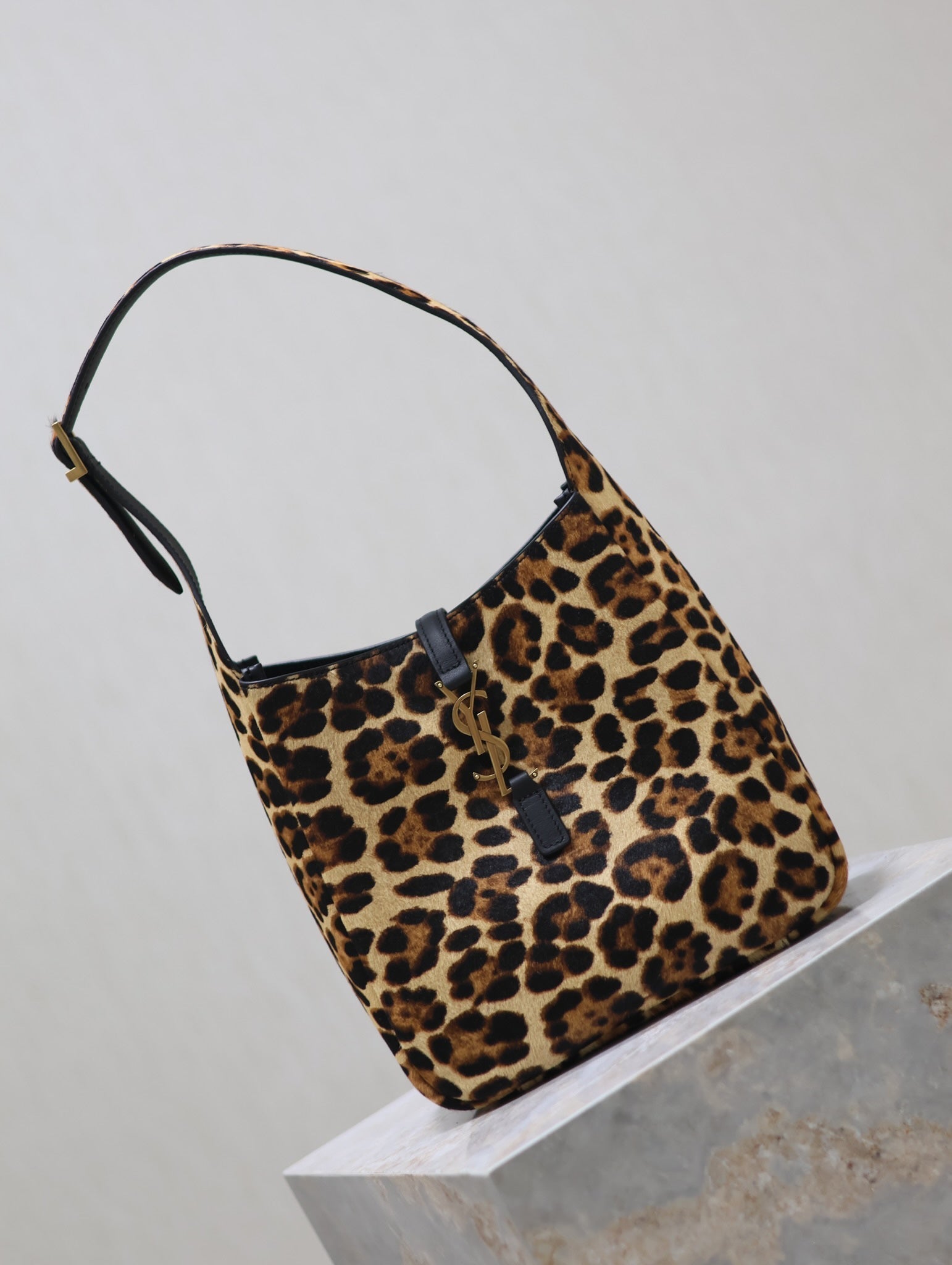 SAINT LAURENT LE 5 À 7 SMALL SUPPLE 23 IN LEOPARD PRINT CALFSKIN