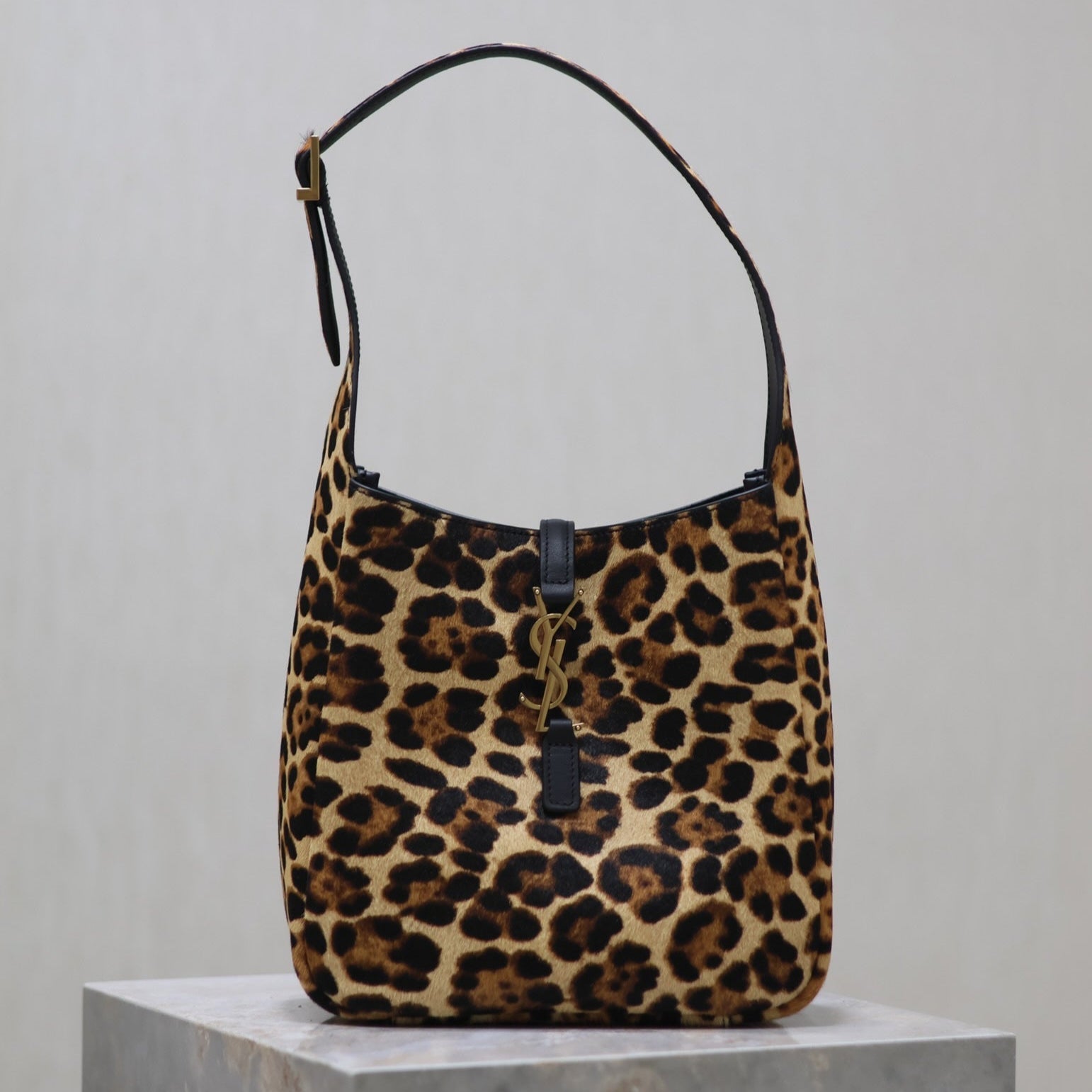 SAINT LAURENT LE 5 À 7 SMALL SUPPLE 23 IN LEOPARD PRINT CALFSKIN