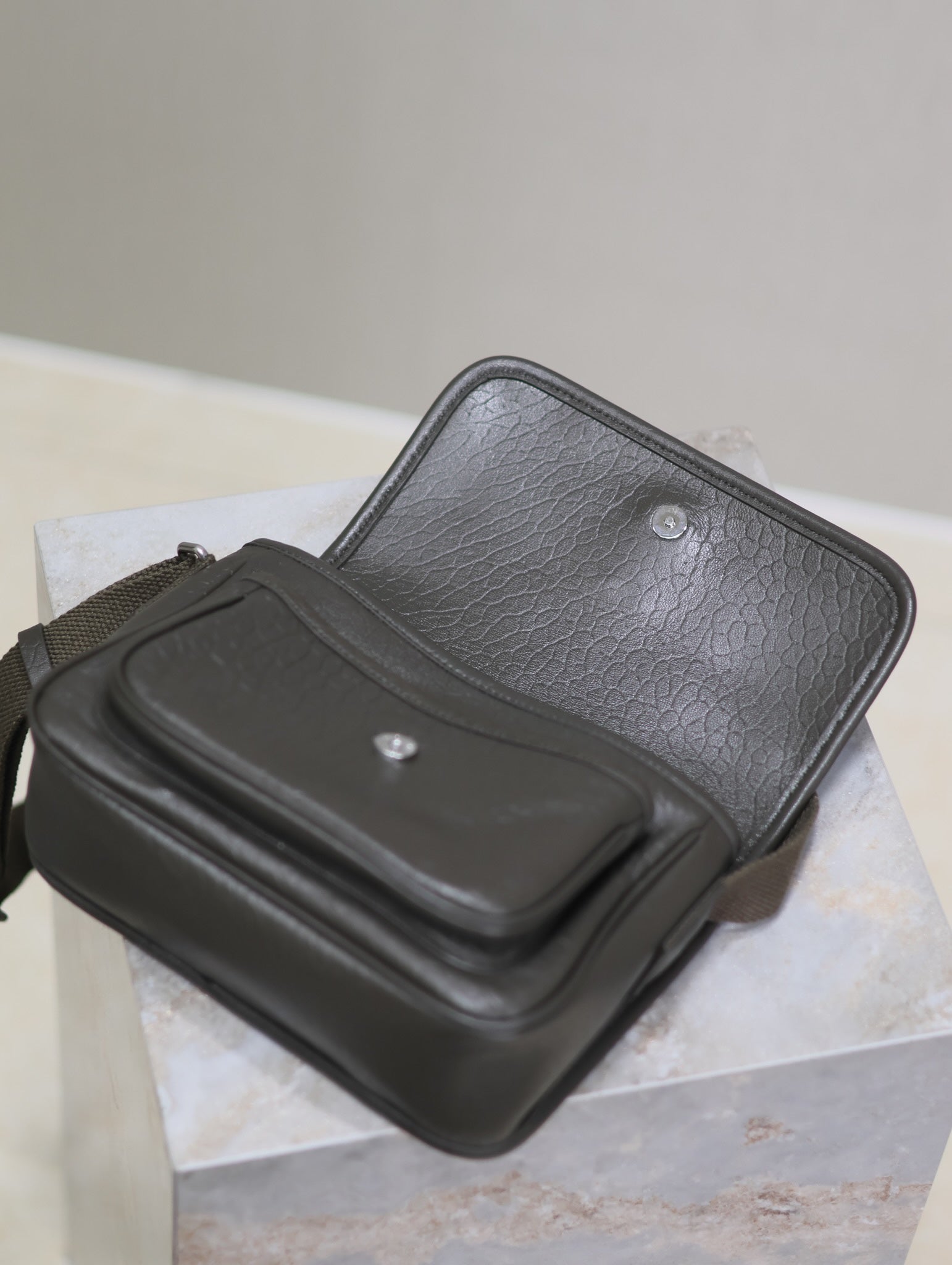 SAINT LAURENT NIKI BABY 22 IN UNIFORM GREEN LAMBSKIN SILVER LOGO