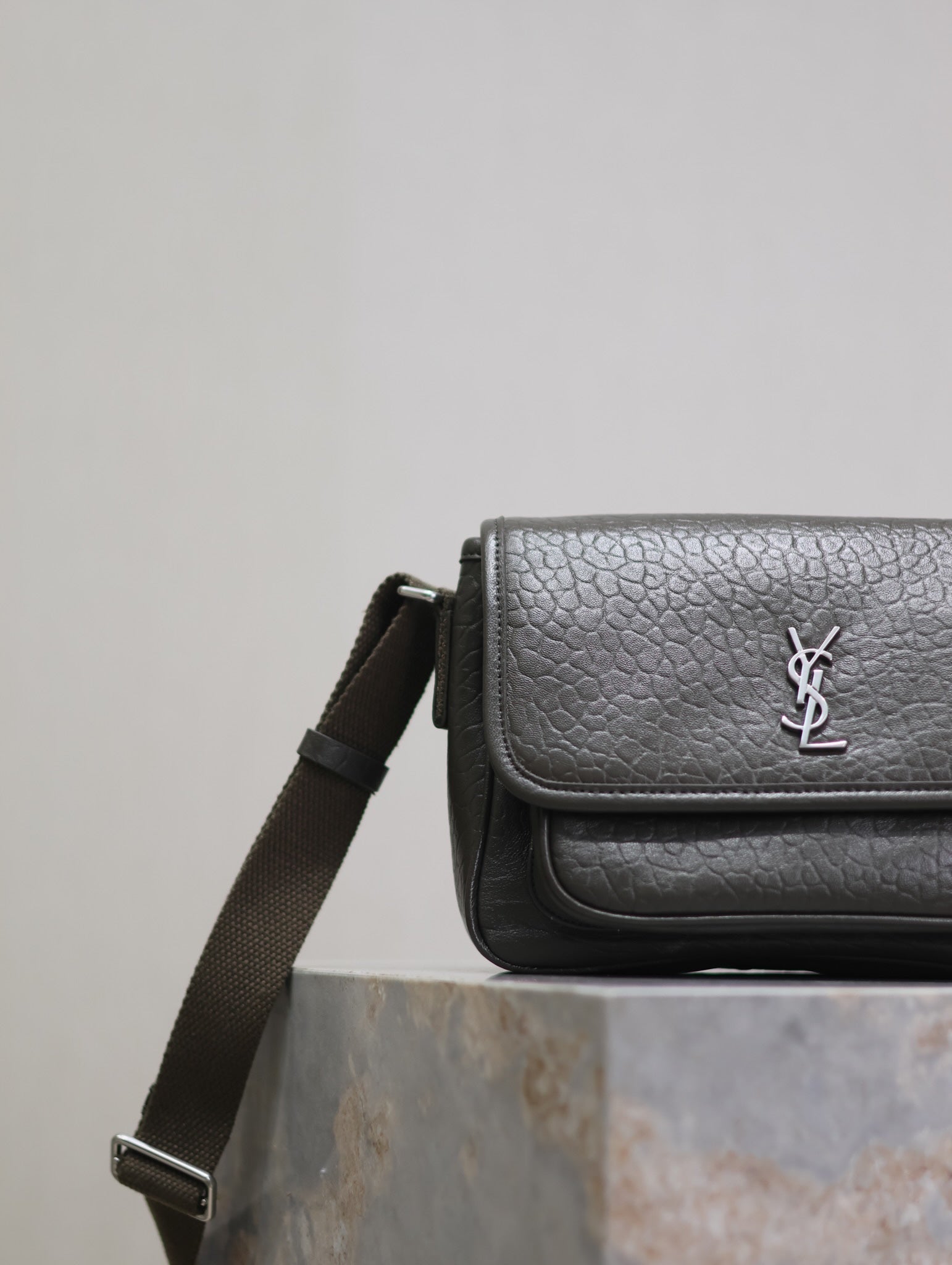 SAINT LAURENT NIKI BABY 22 IN UNIFORM GREEN LAMBSKIN SILVER LOGO