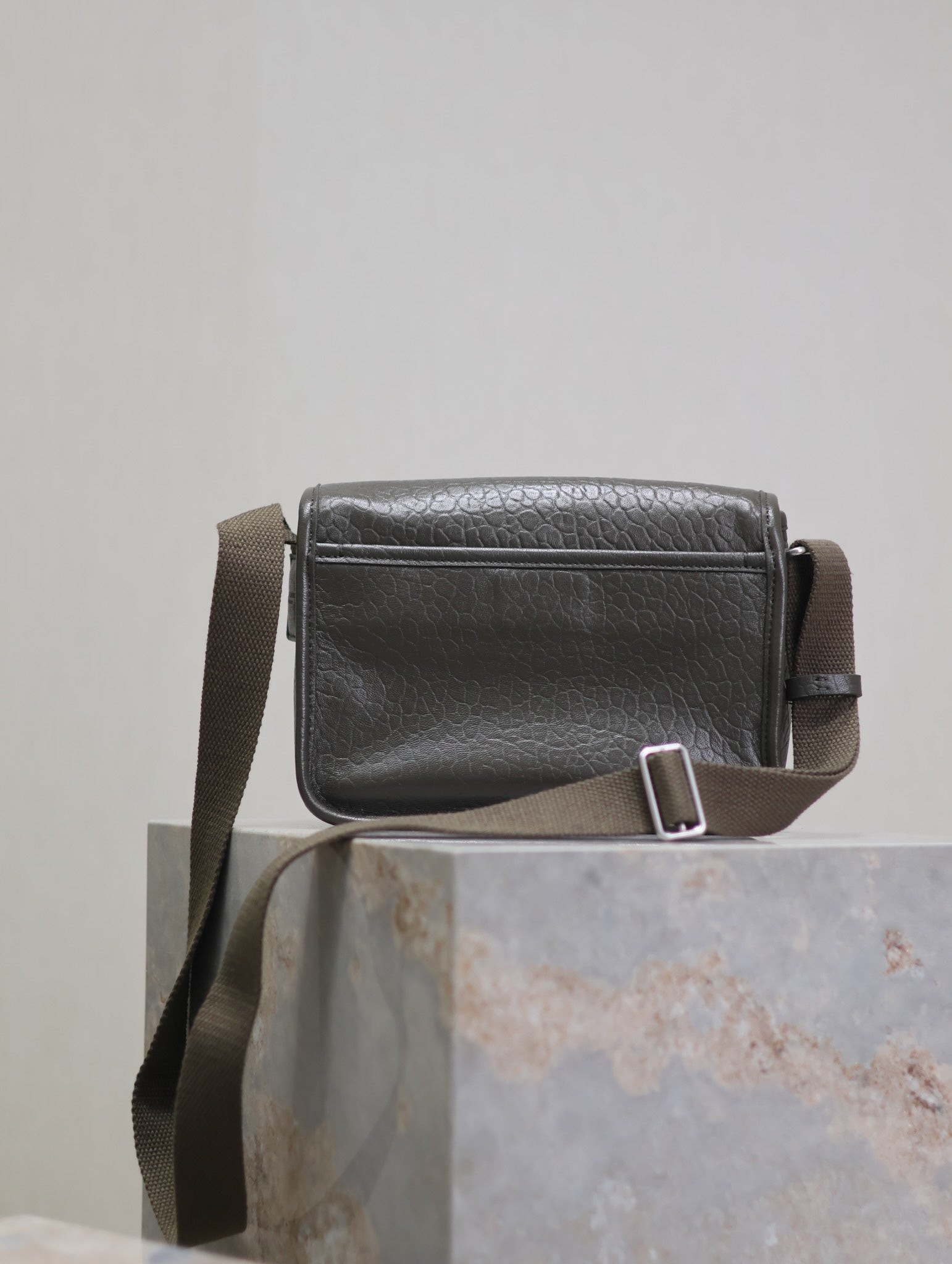 SAINT LAURENT NIKI BABY 22 IN UNIFORM GREEN LAMBSKIN SILVER LOGO