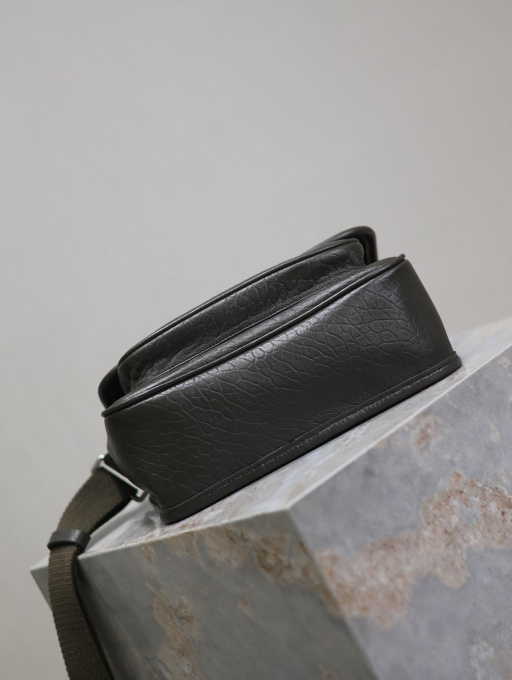 SAINT LAURENT NIKI BABY 22 IN UNIFORM GREEN LAMBSKIN SILVER LOGO