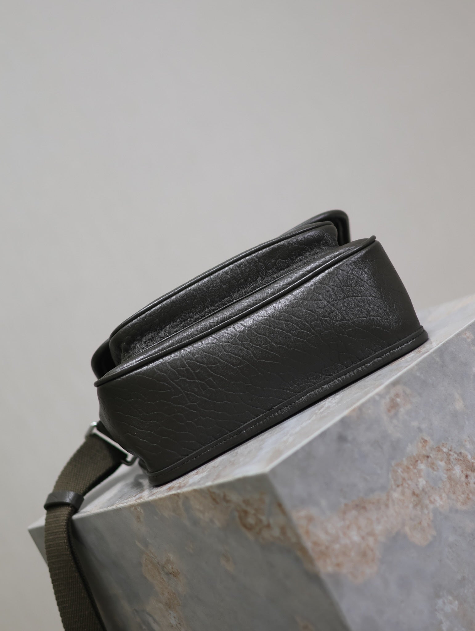 SAINT LAURENT NIKI BABY 22 IN UNIFORM GREEN LAMBSKIN SILVER LOGO