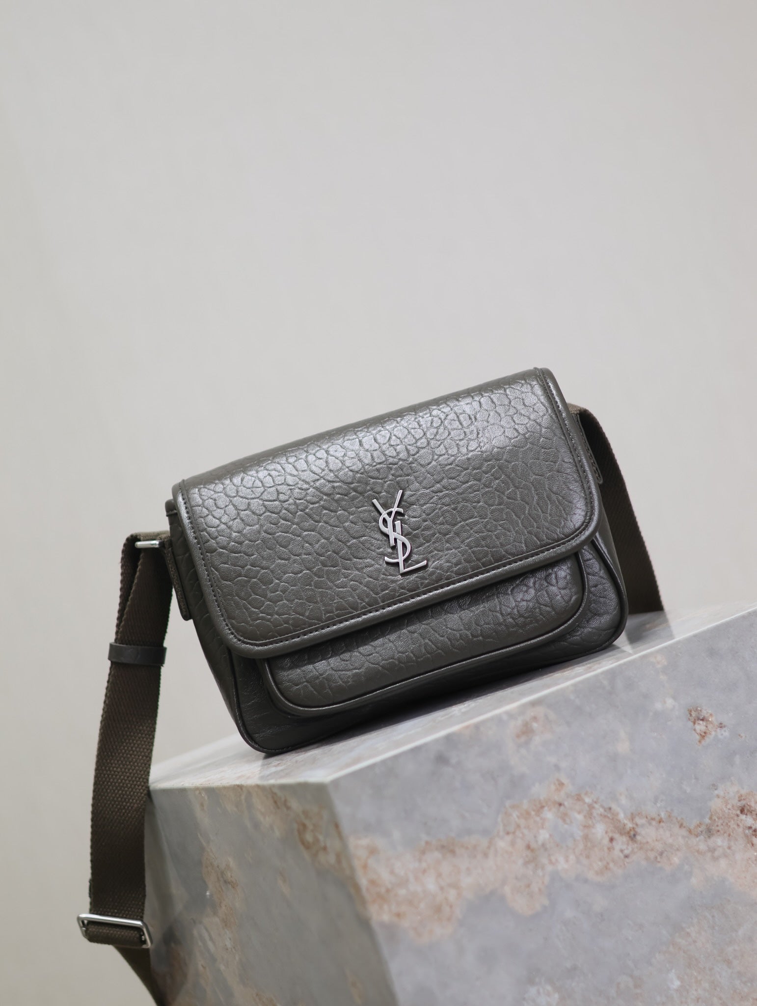 SAINT LAURENT NIKI BABY 22 IN UNIFORM GREEN LAMBSKIN SILVER LOGO