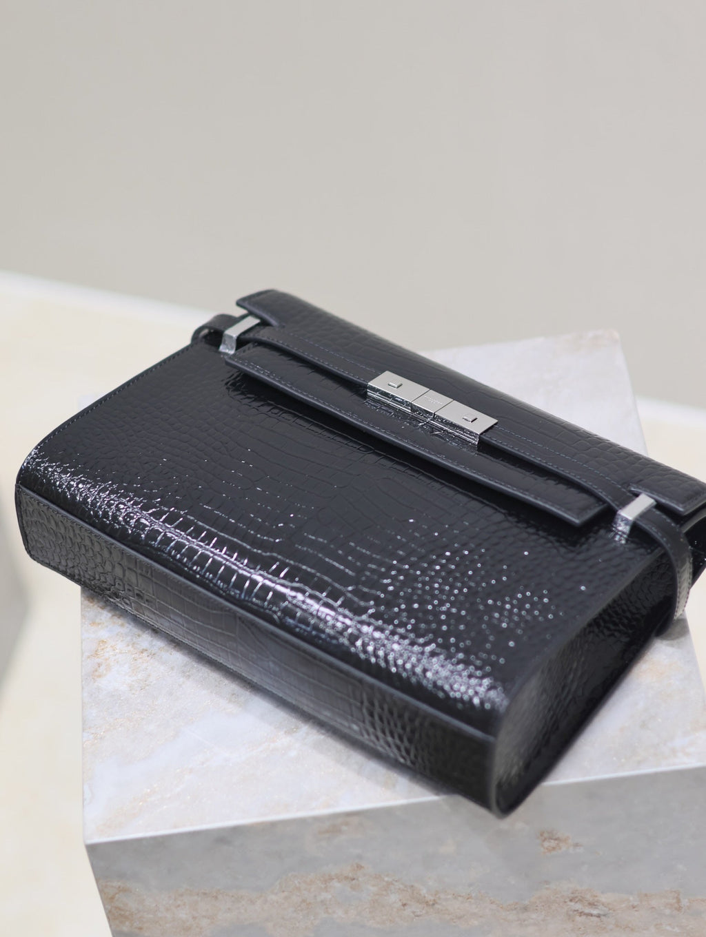 SAINT LAURENT MANHATTAN MEDIUM 29 IN BLACK CROCODILE-EMBOSSED CALFSKIN SILVER BUCKLE