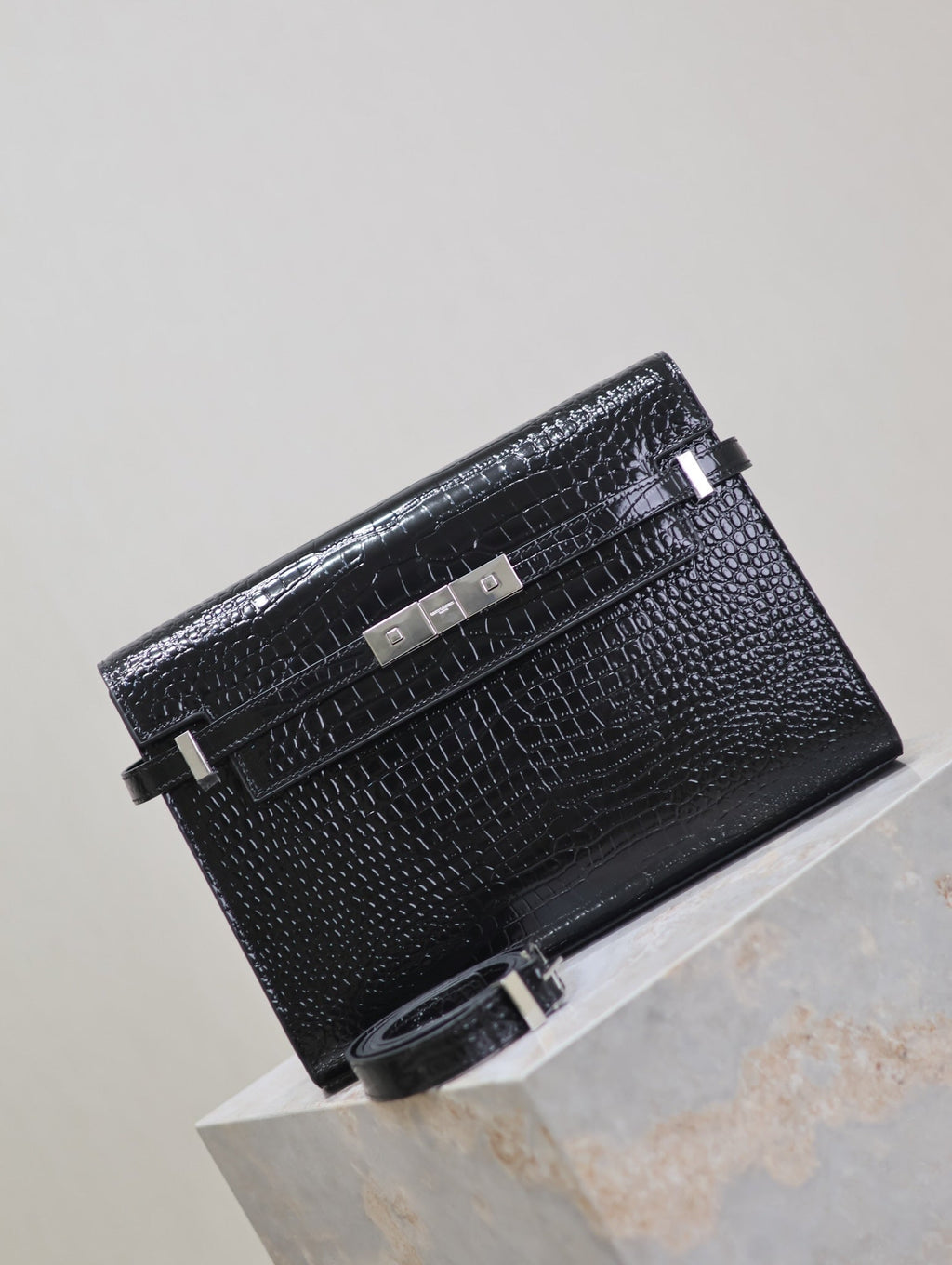 SAINT LAURENT MANHATTAN MEDIUM 29 IN BLACK CROCODILE-EMBOSSED CALFSKIN SILVER BUCKLE
