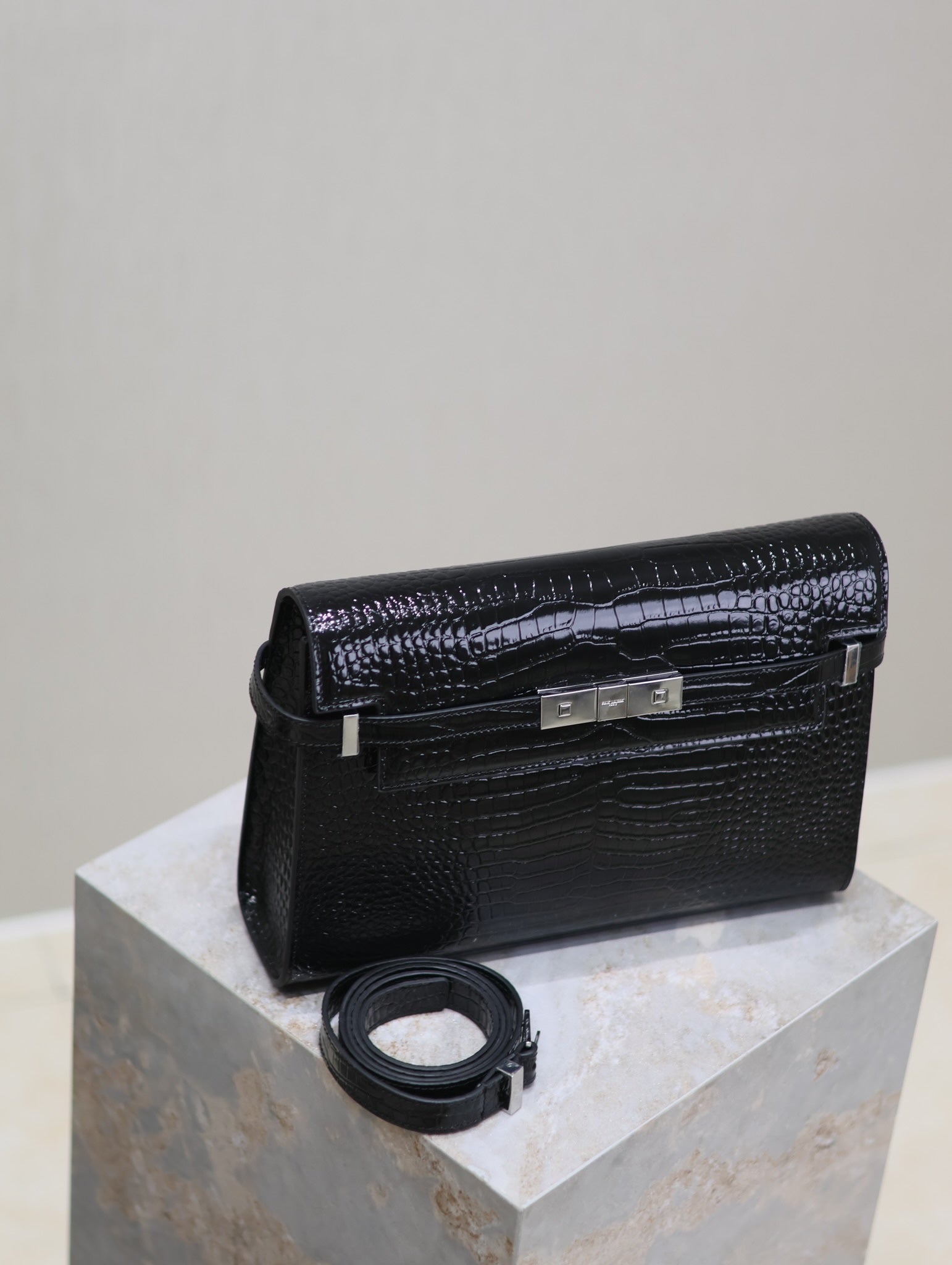 SAINT LAURENT MANHATTAN MEDIUM 29 IN BLACK CROCODILE-EMBOSSED CALFSKIN SILVER BUCKLE