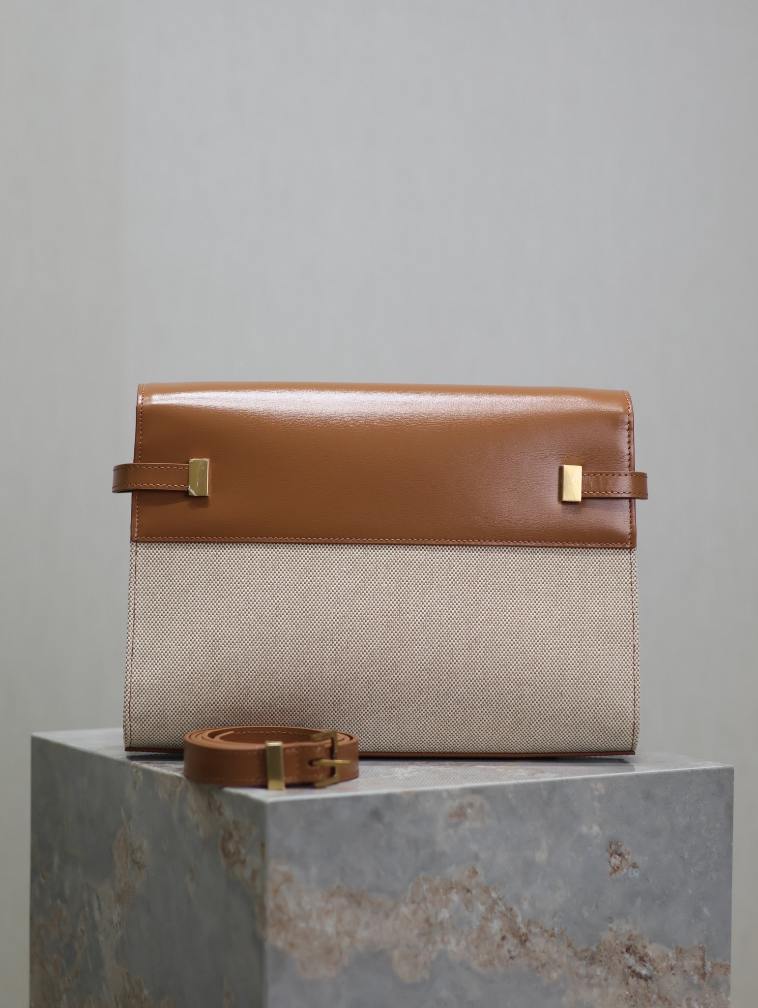 SAINT LAURENT MANHATTAN MEDIUM 29 IN WHITE CANVAS AND BROWN CALFSKIN GOLD BUCKLE