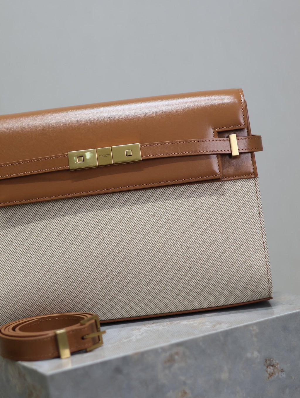 SAINT LAURENT MANHATTAN MEDIUM 29 IN WHITE CANVAS AND BROWN CALFSKIN GOLD BUCKLE