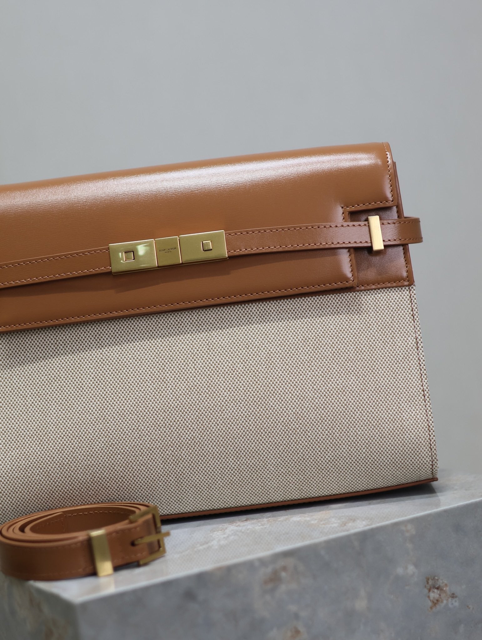 SAINT LAURENT MANHATTAN MEDIUM 29 IN WHITE CANVAS AND BROWN CALFSKIN GOLD BUCKLE
