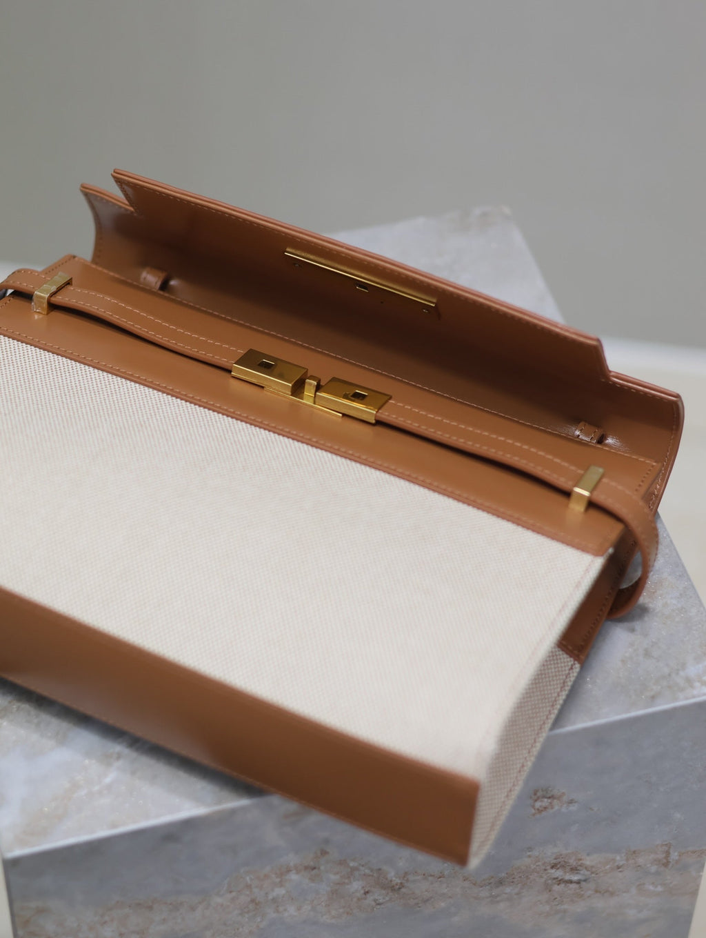 SAINT LAURENT MANHATTAN MEDIUM 29 IN WHITE CANVAS AND BROWN CALFSKIN GOLD BUCKLE