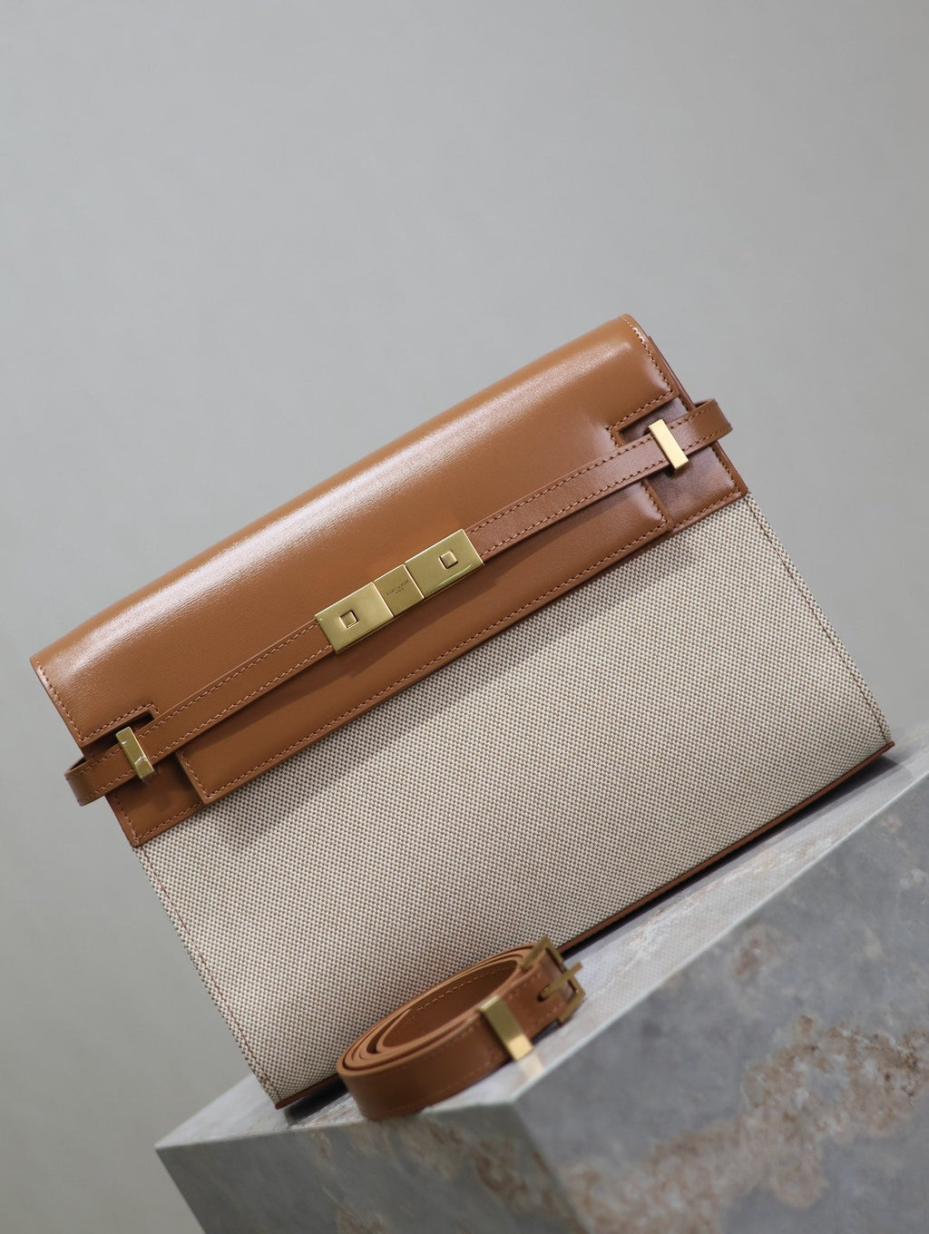 SAINT LAURENT MANHATTAN MEDIUM 29 IN WHITE CANVAS AND BROWN CALFSKIN GOLD BUCKLE