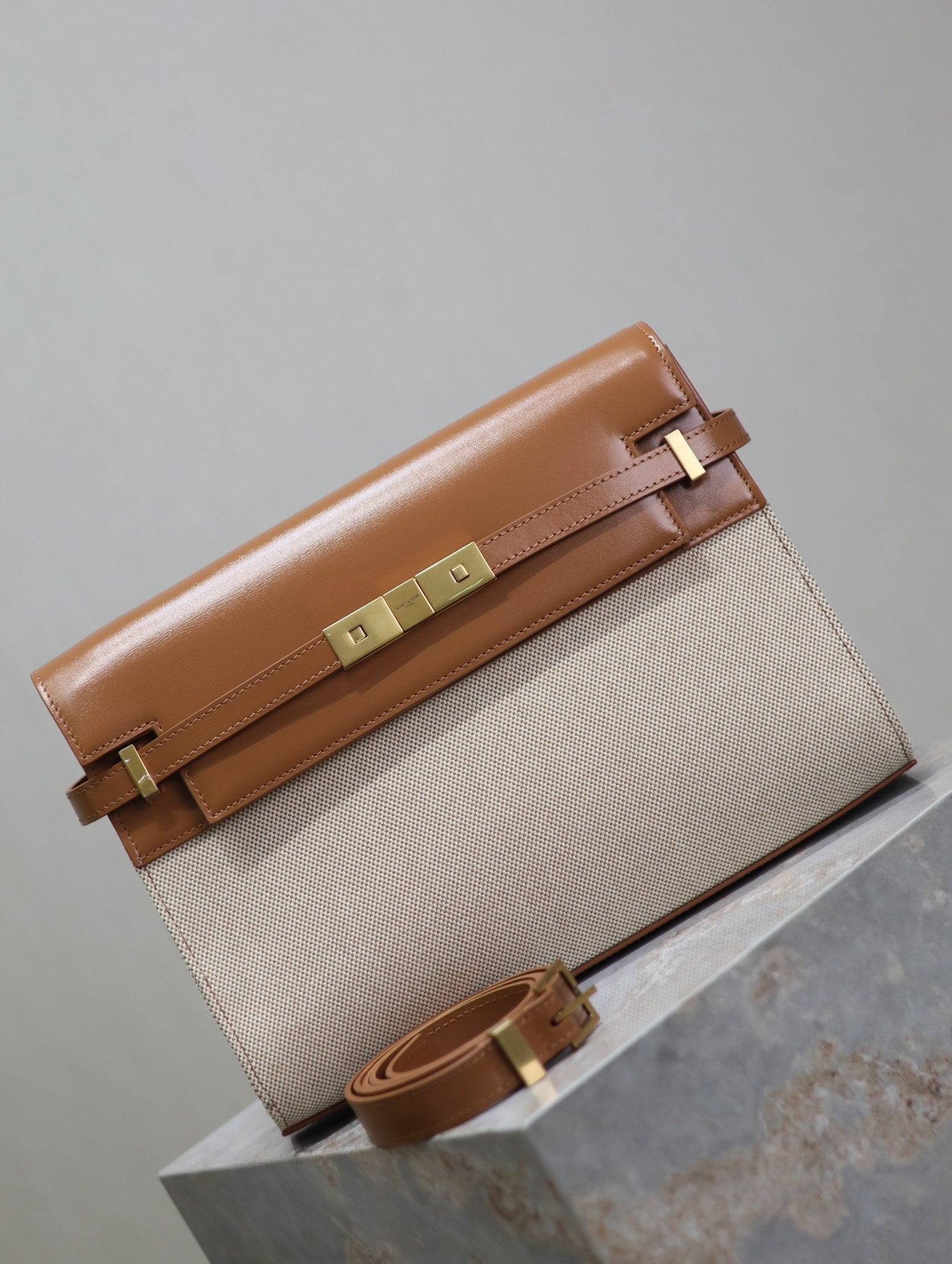 SAINT LAURENT MANHATTAN MEDIUM 29 IN WHITE CANVAS AND BROWN CALFSKIN GOLD BUCKLE