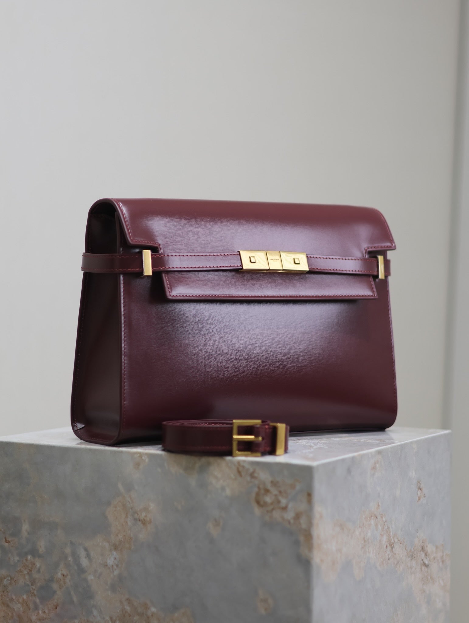 SAINT LAURENT MANHATTAN MEDIUM 29 IN WINE RED SMOOTH CALFSKIN GOLD BUCKLE