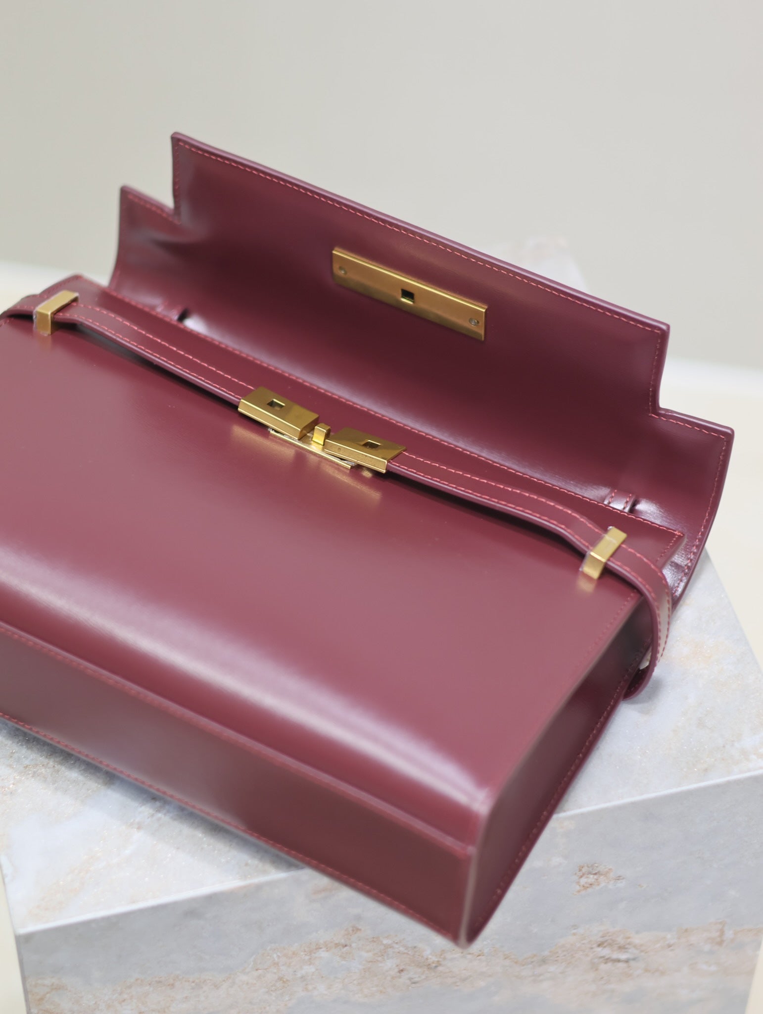 SAINT LAURENT MANHATTAN MEDIUM 29 IN WINE RED SMOOTH CALFSKIN GOLD BUCKLE
