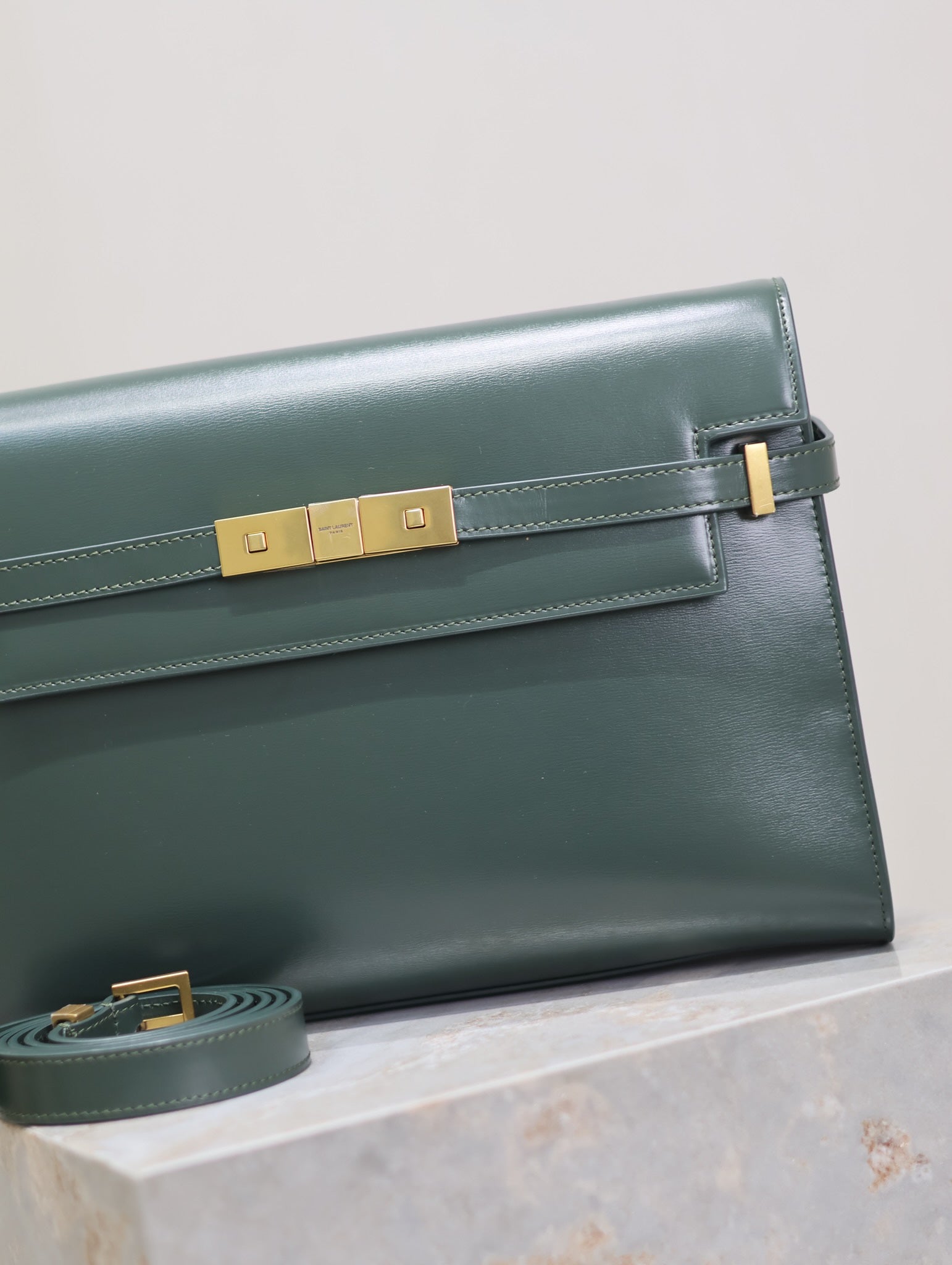 SAINT LAURENT MANHATTAN MEDIUM 29 IN SACRAMENTO GREEN SMOOTH CALFSKIN GOLD BUCKLE