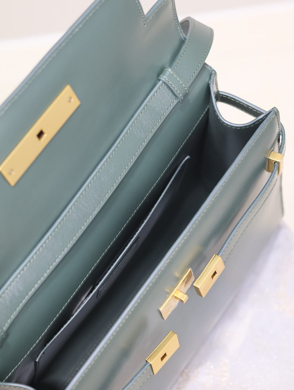 SAINT LAURENT MANHATTAN MEDIUM 29 IN SACRAMENTO GREEN SMOOTH CALFSKIN GOLD BUCKLE