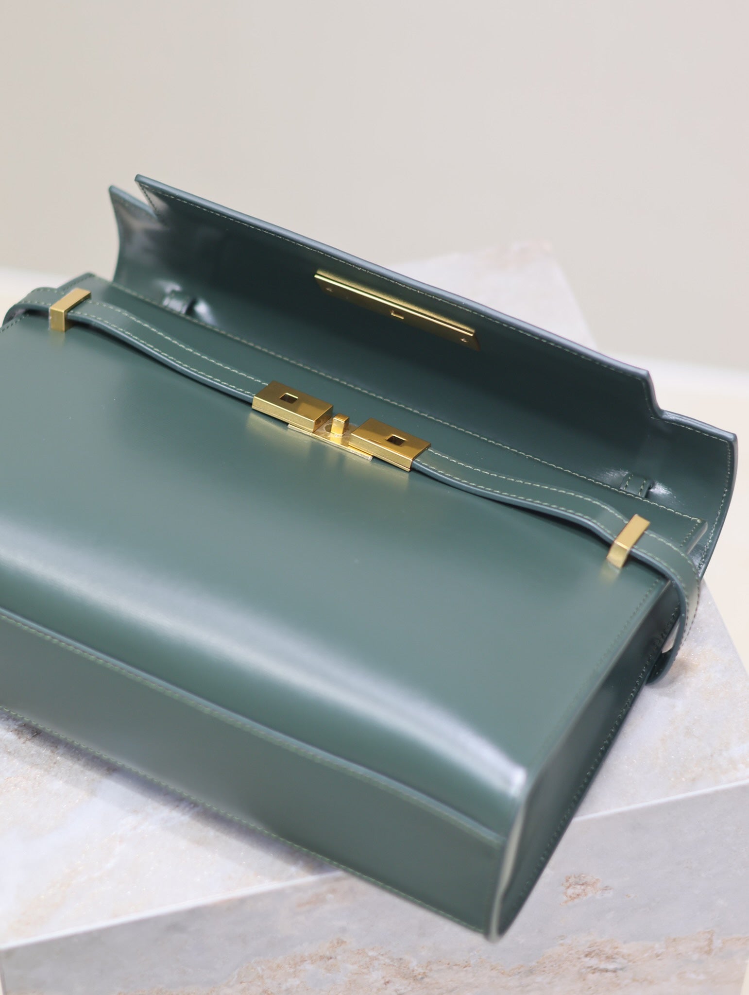 SAINT LAURENT MANHATTAN MEDIUM 29 IN SACRAMENTO GREEN SMOOTH CALFSKIN GOLD BUCKLE