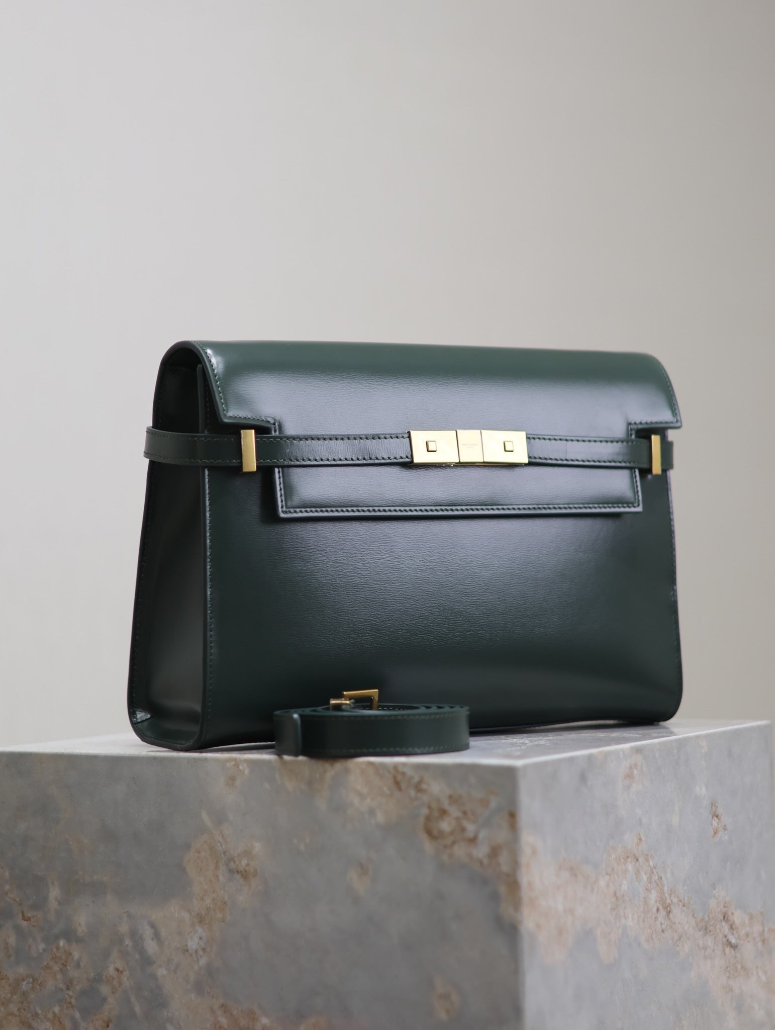 SAINT LAURENT MANHATTAN MEDIUM 29 IN SACRAMENTO GREEN SMOOTH CALFSKIN GOLD BUCKLE