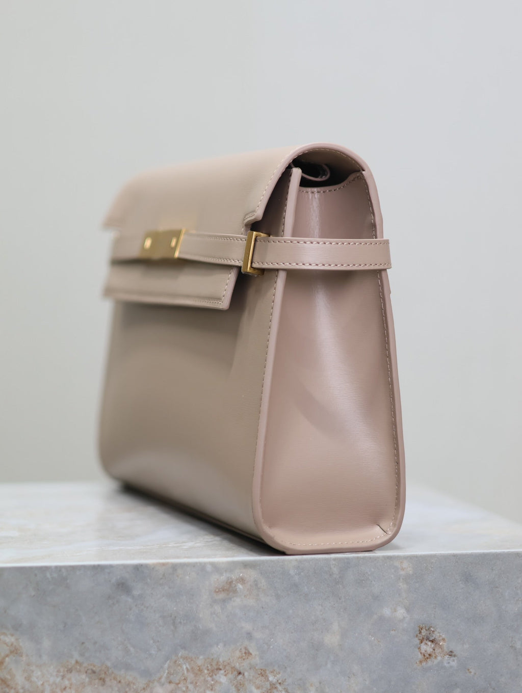 SAINT LAURENT MANHATTAN MEDIUM 29 IN DARK BEIGE SMOOTH CALFSKIN GOLD BUCKLE