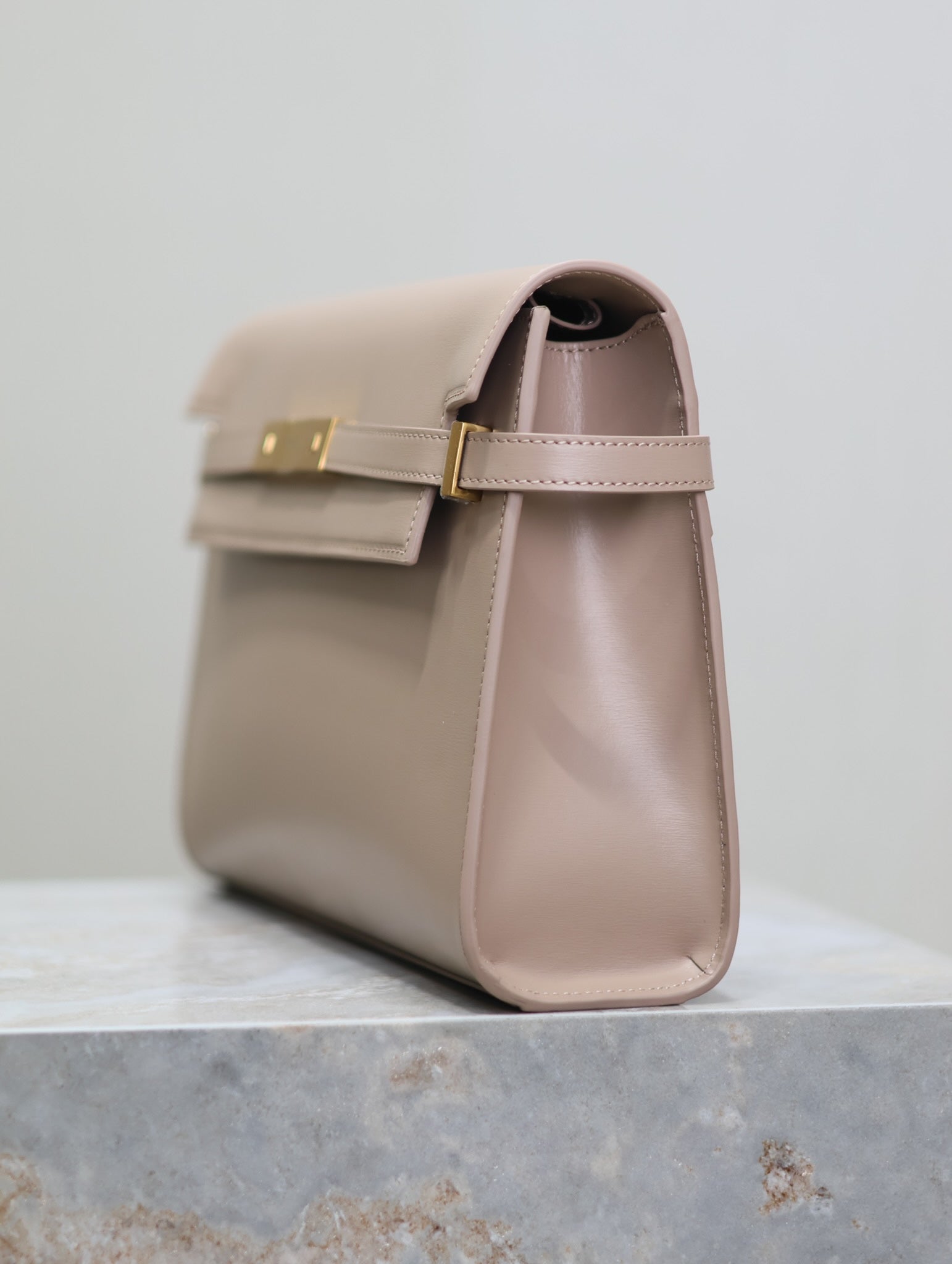 SAINT LAURENT MANHATTAN MEDIUM 29 IN DARK BEIGE SMOOTH CALFSKIN GOLD BUCKLE