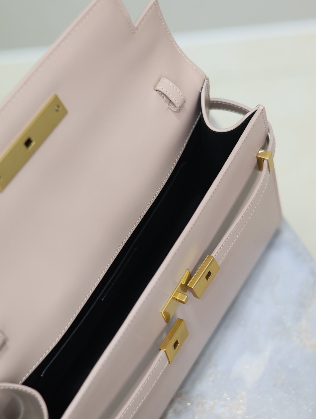 SAINT LAURENT MANHATTAN MEDIUM 29 IN DARK BEIGE SMOOTH CALFSKIN GOLD BUCKLE