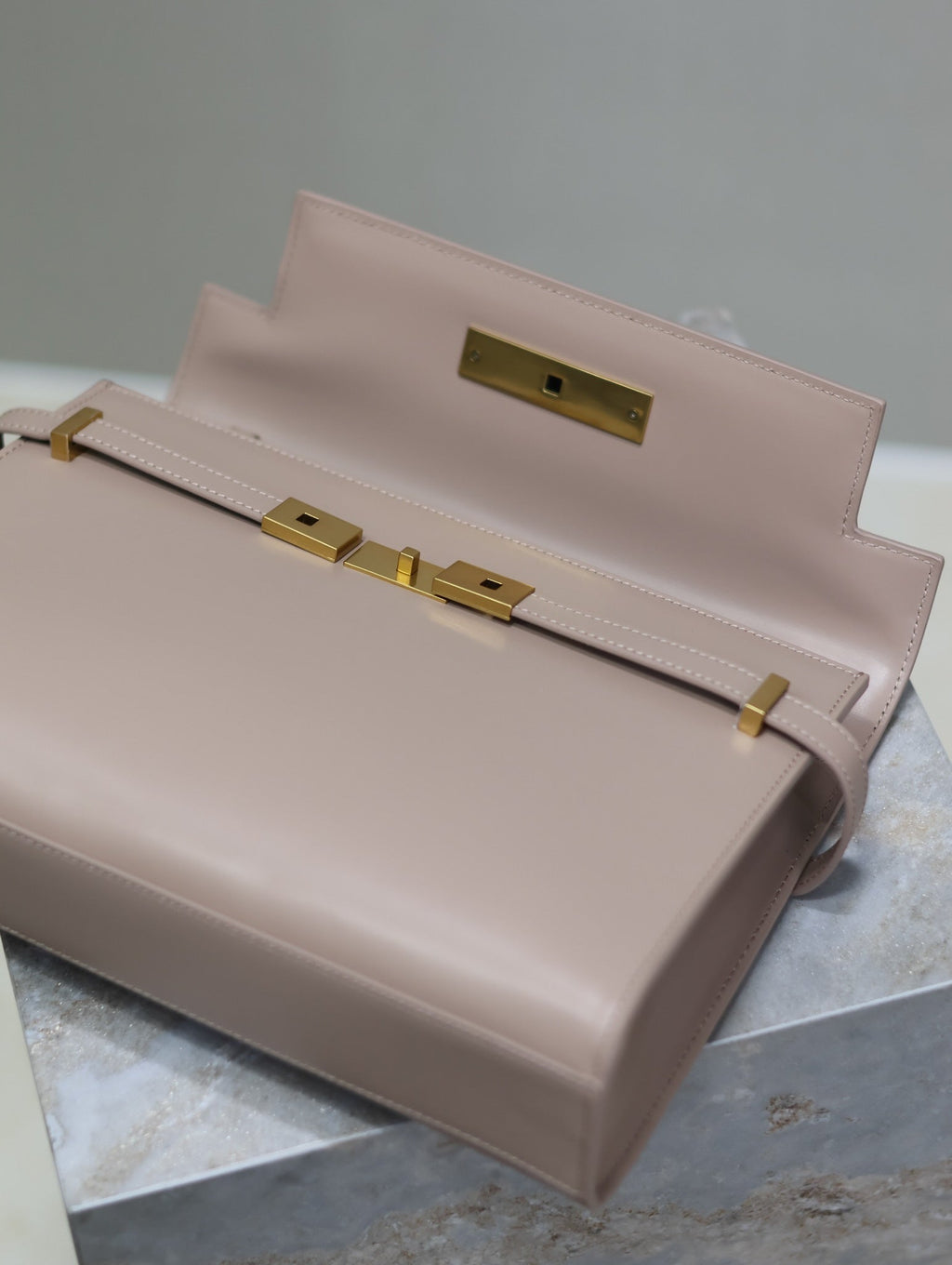 SAINT LAURENT MANHATTAN MEDIUM 29 IN DARK BEIGE SMOOTH CALFSKIN GOLD BUCKLE
